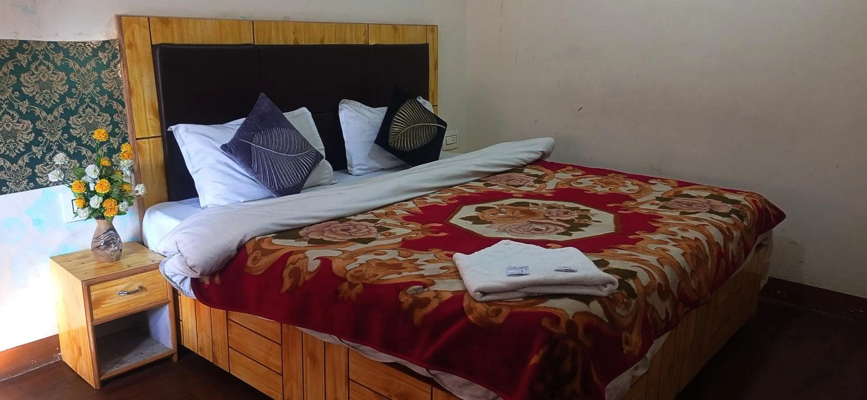 Bedroom in The Prasher Lodge Mall Road Manali