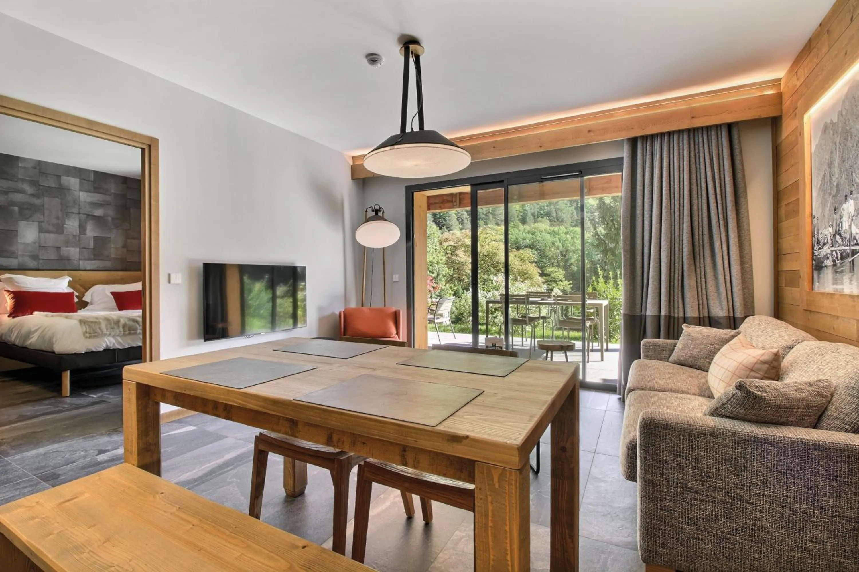 Living room, Bed in Pure Montagne Resort & Spa