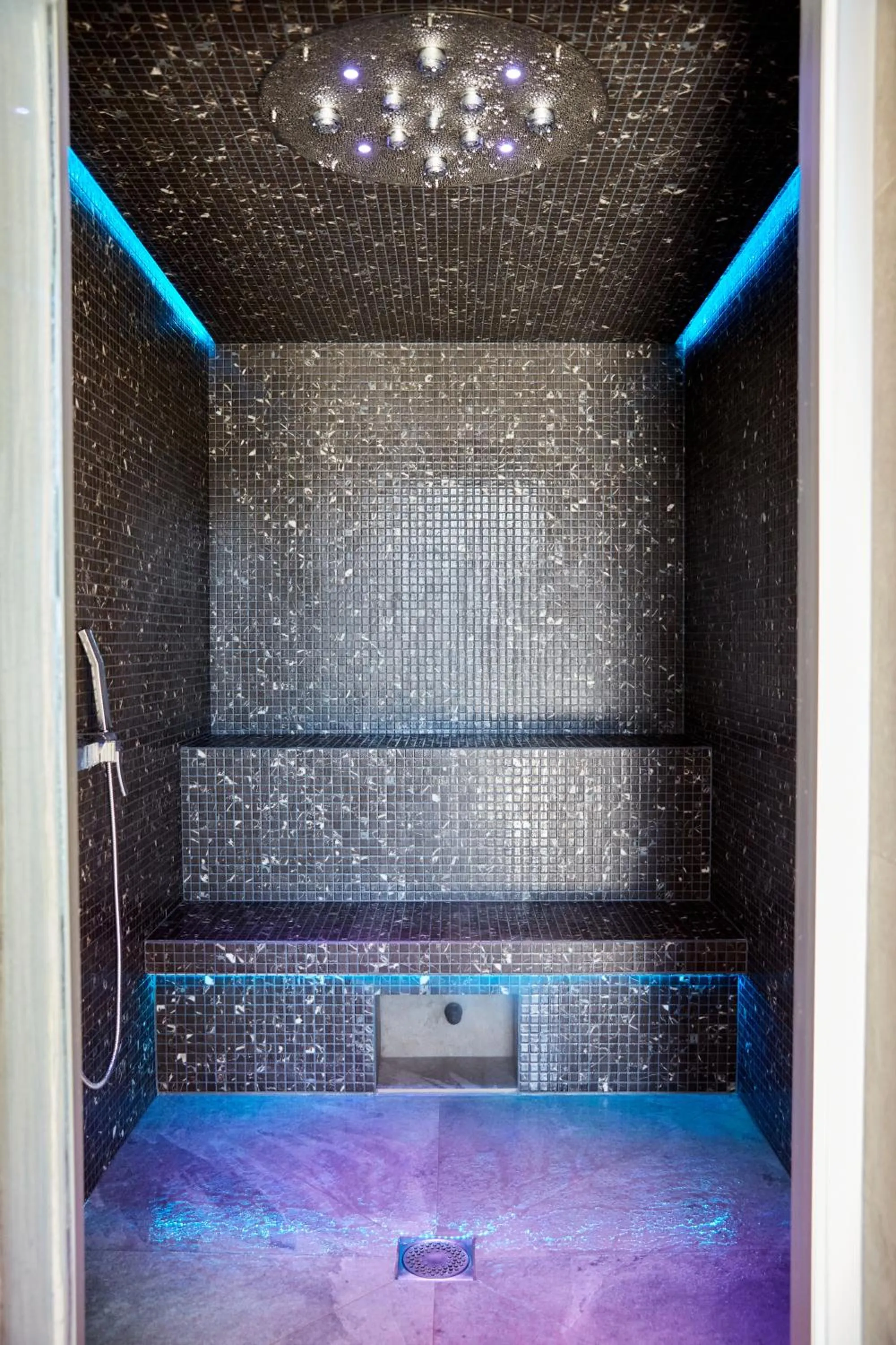 Steam room in Pure Montagne Resort & Spa