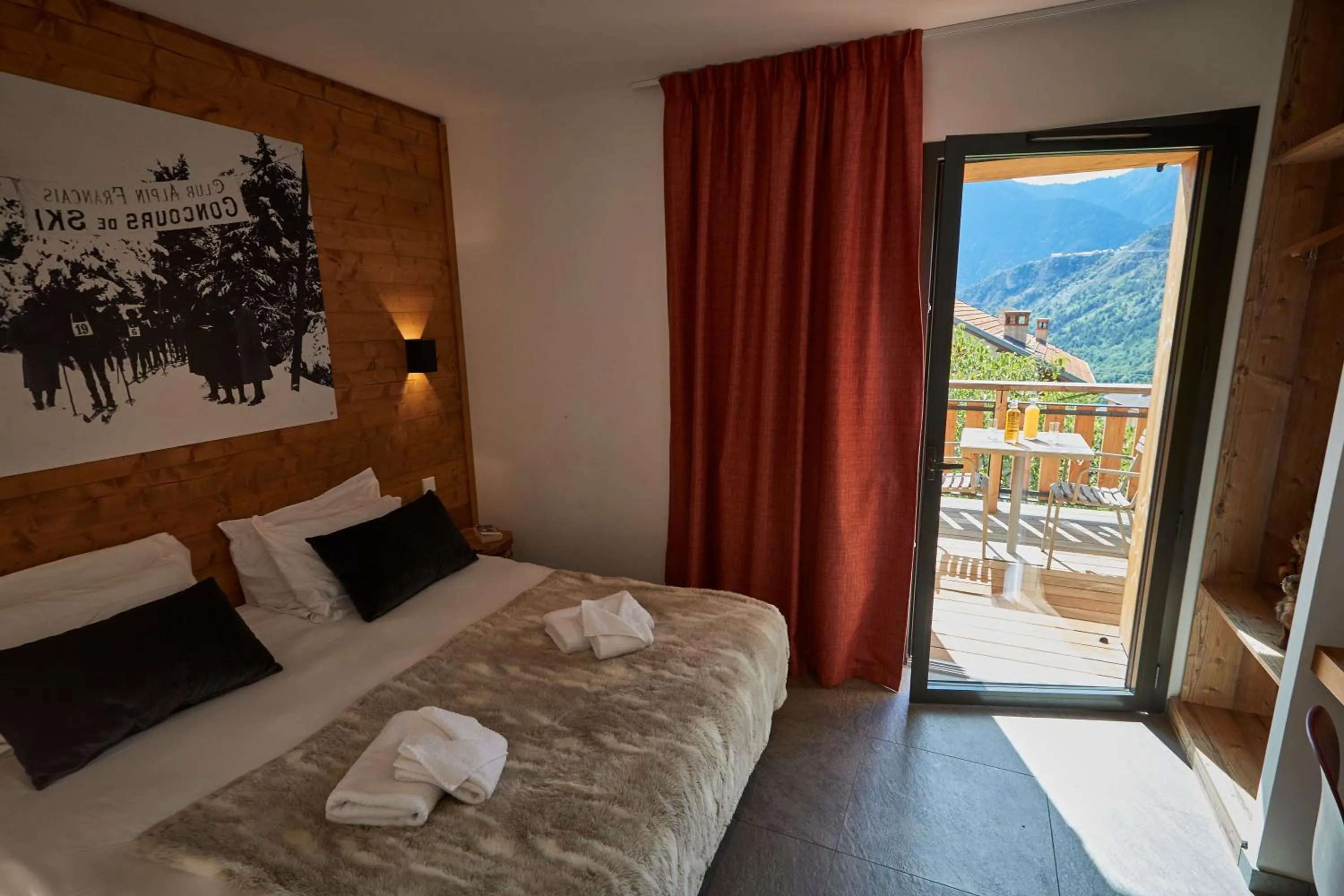Bed in Pure Montagne Resort & Spa