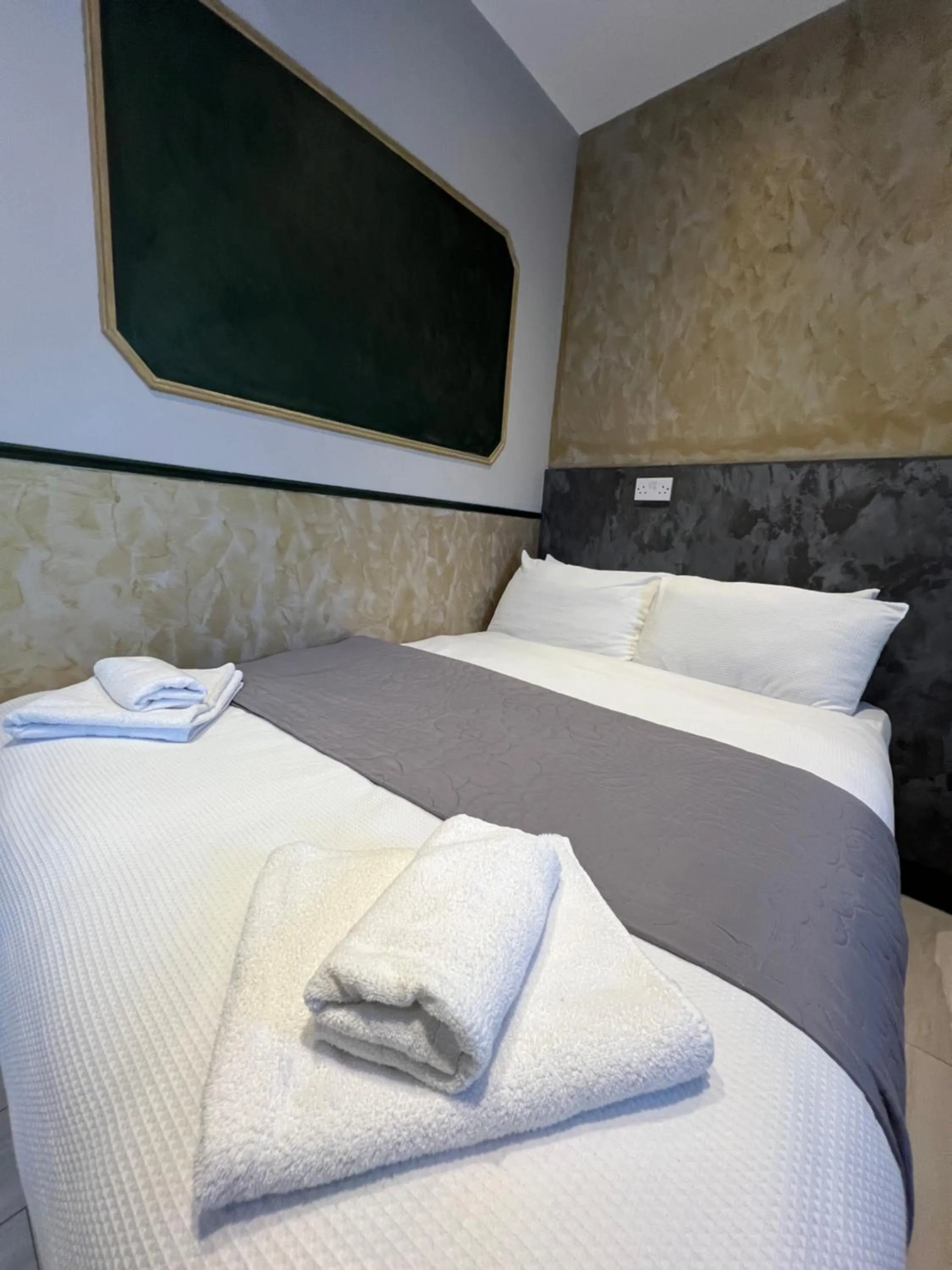 Bed in Paragraph Edmonton