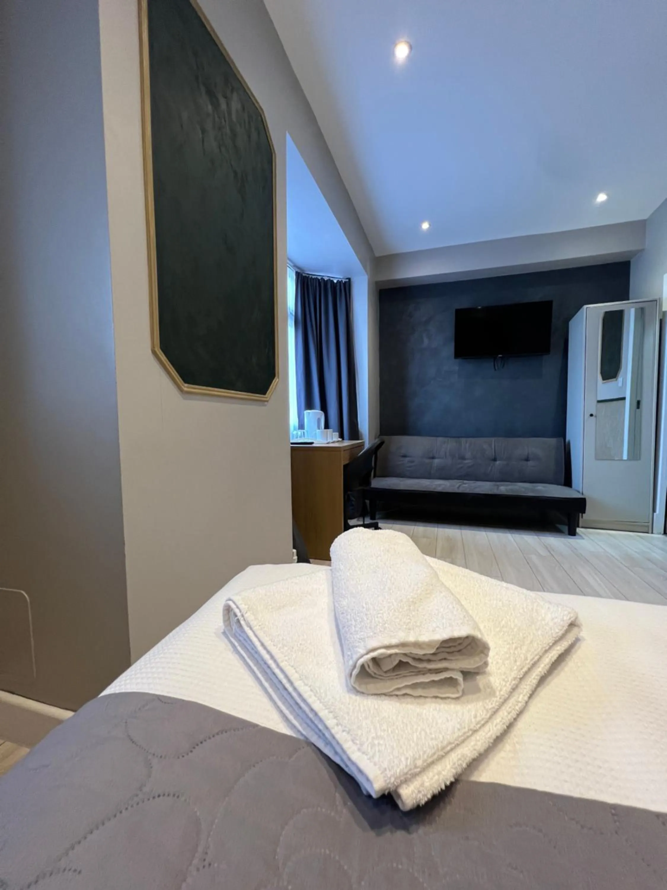 Bed in Paragraph Edmonton