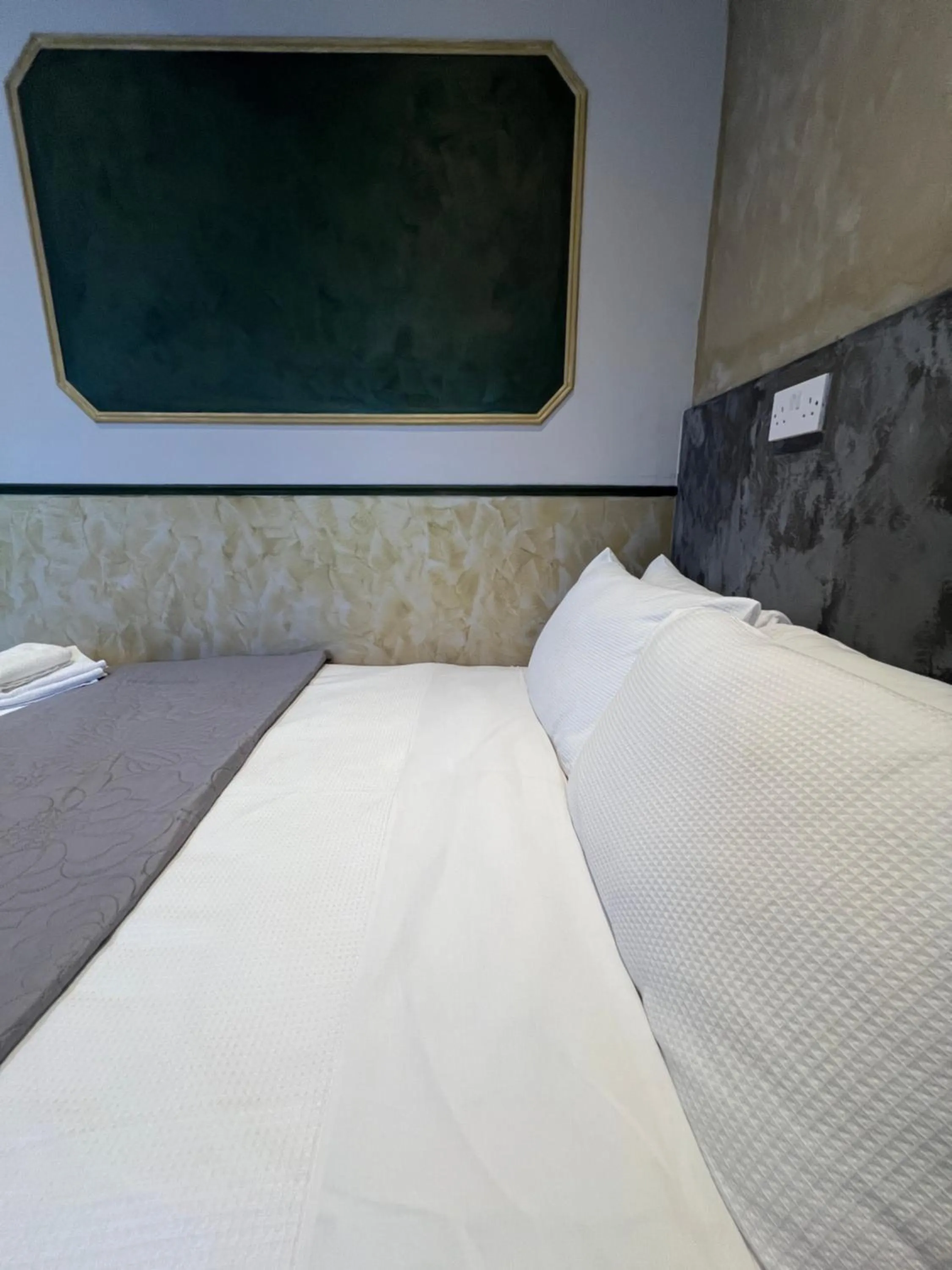 Bed in Paragraph Edmonton