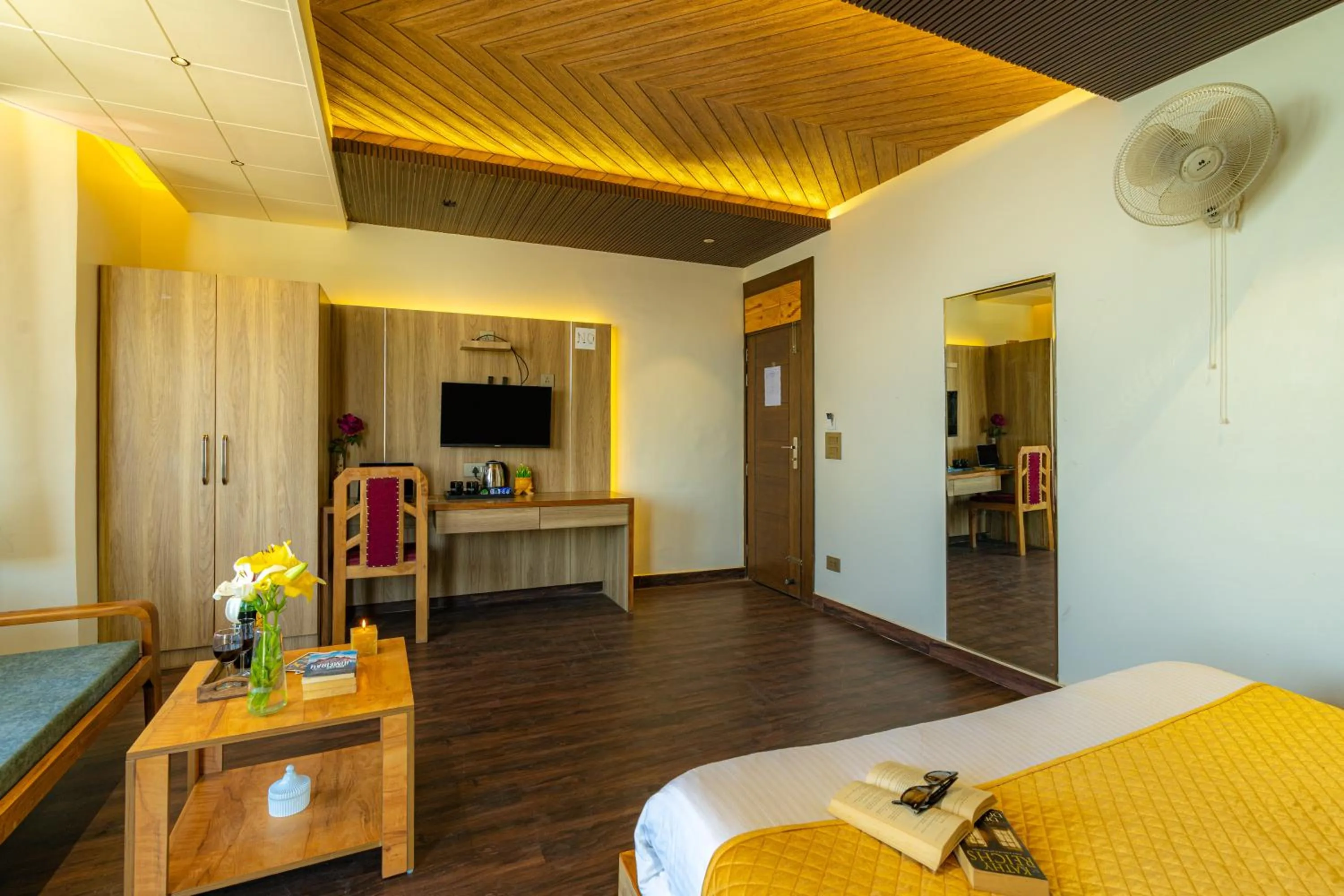 Communal lounge/ TV room, Bed in The Social Stays Mussoorie