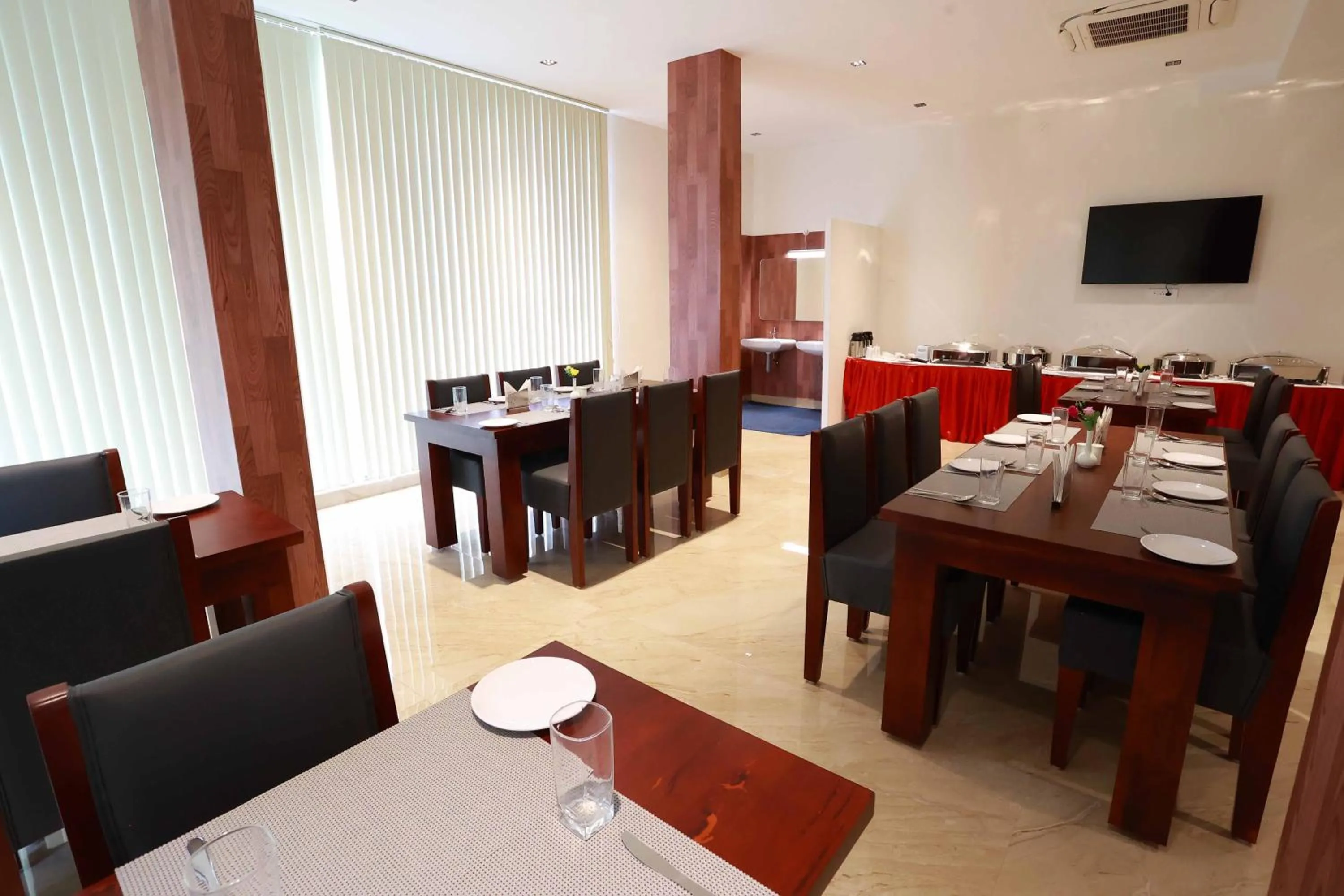 Restaurant/places to eat in HOTEL BLUEMOON