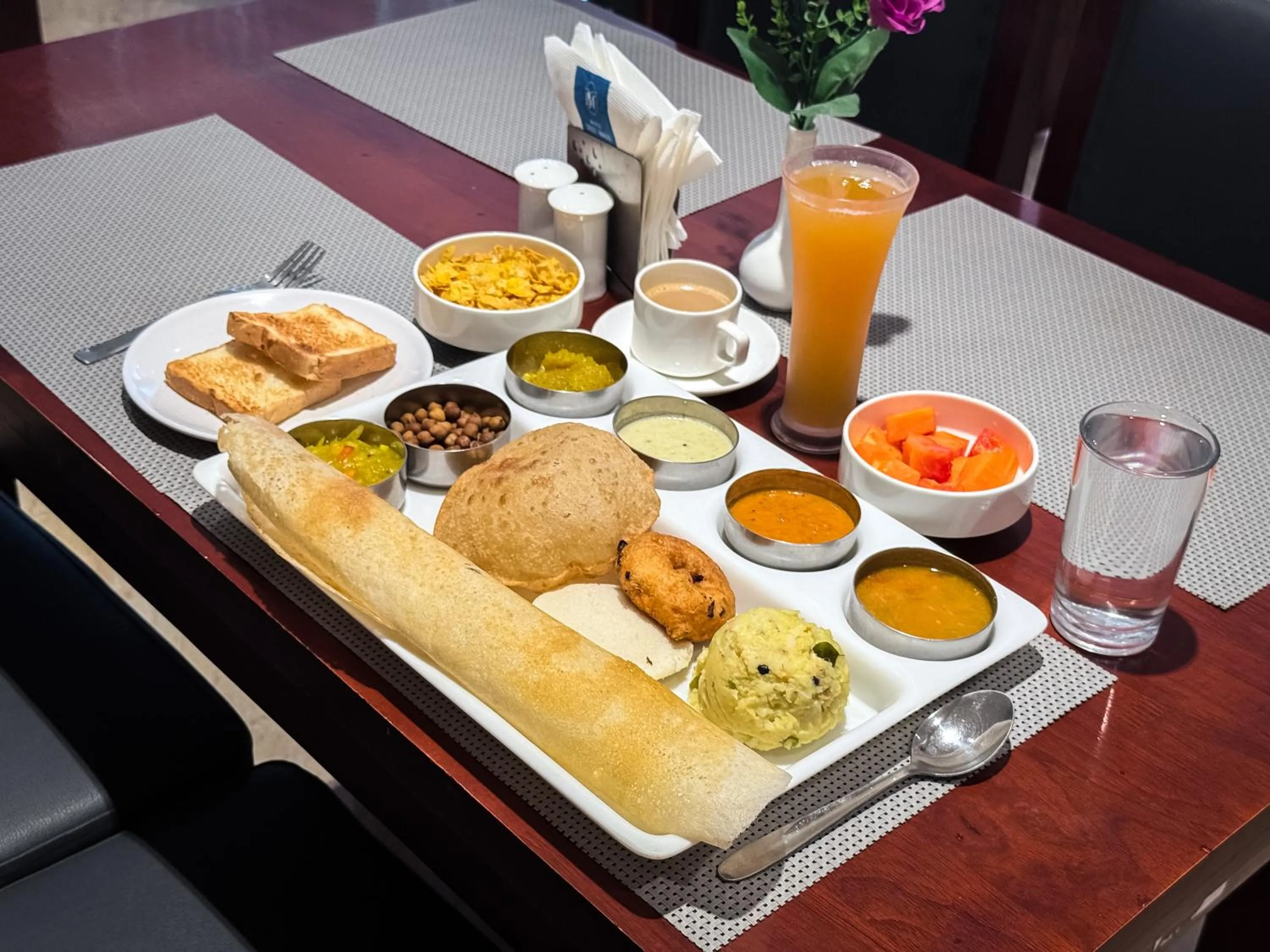 Breakfast in HOTEL BLUEMOON