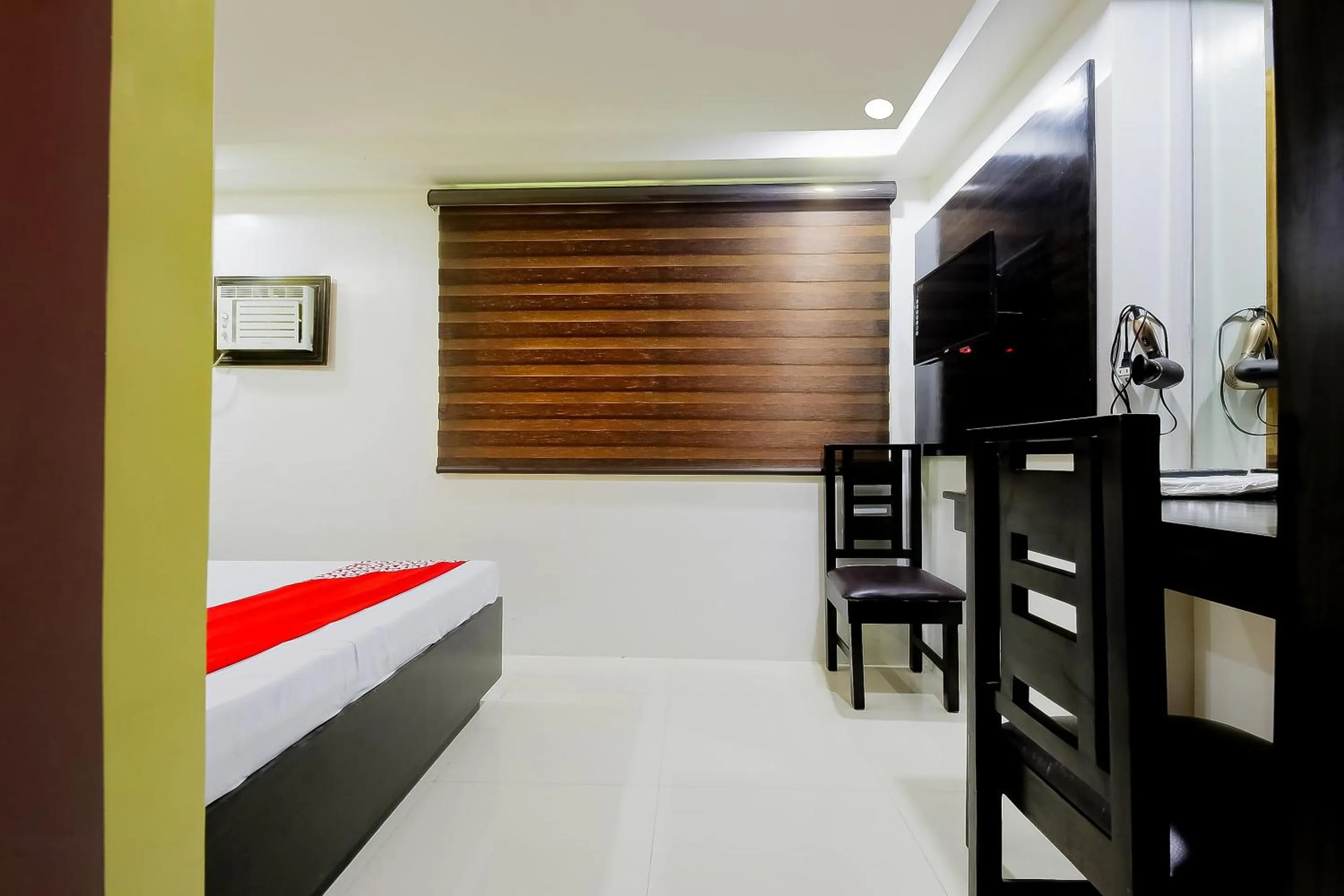 Bedroom, Bed in JQV Hotel