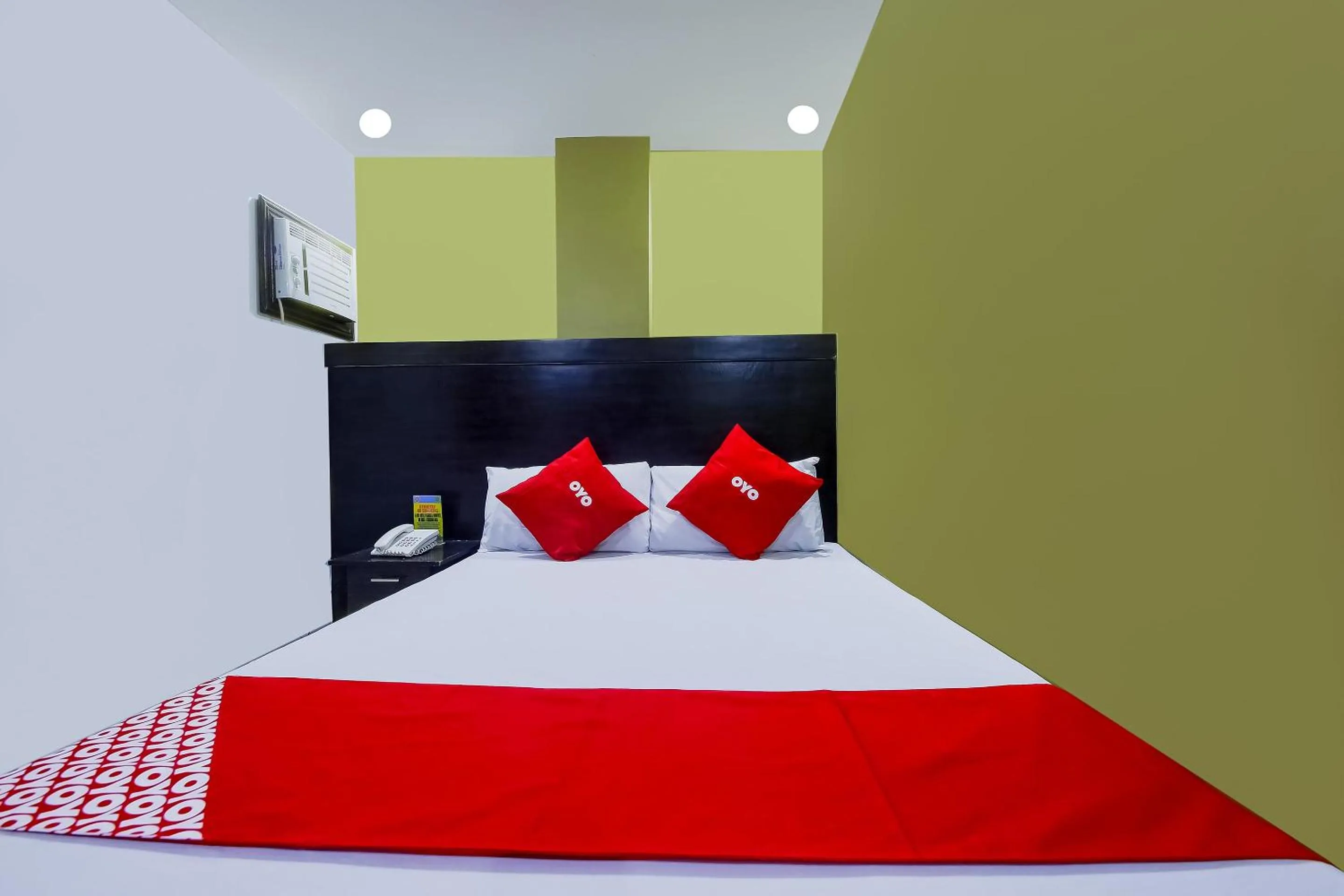 Bedroom, Bed in JQV Hotel