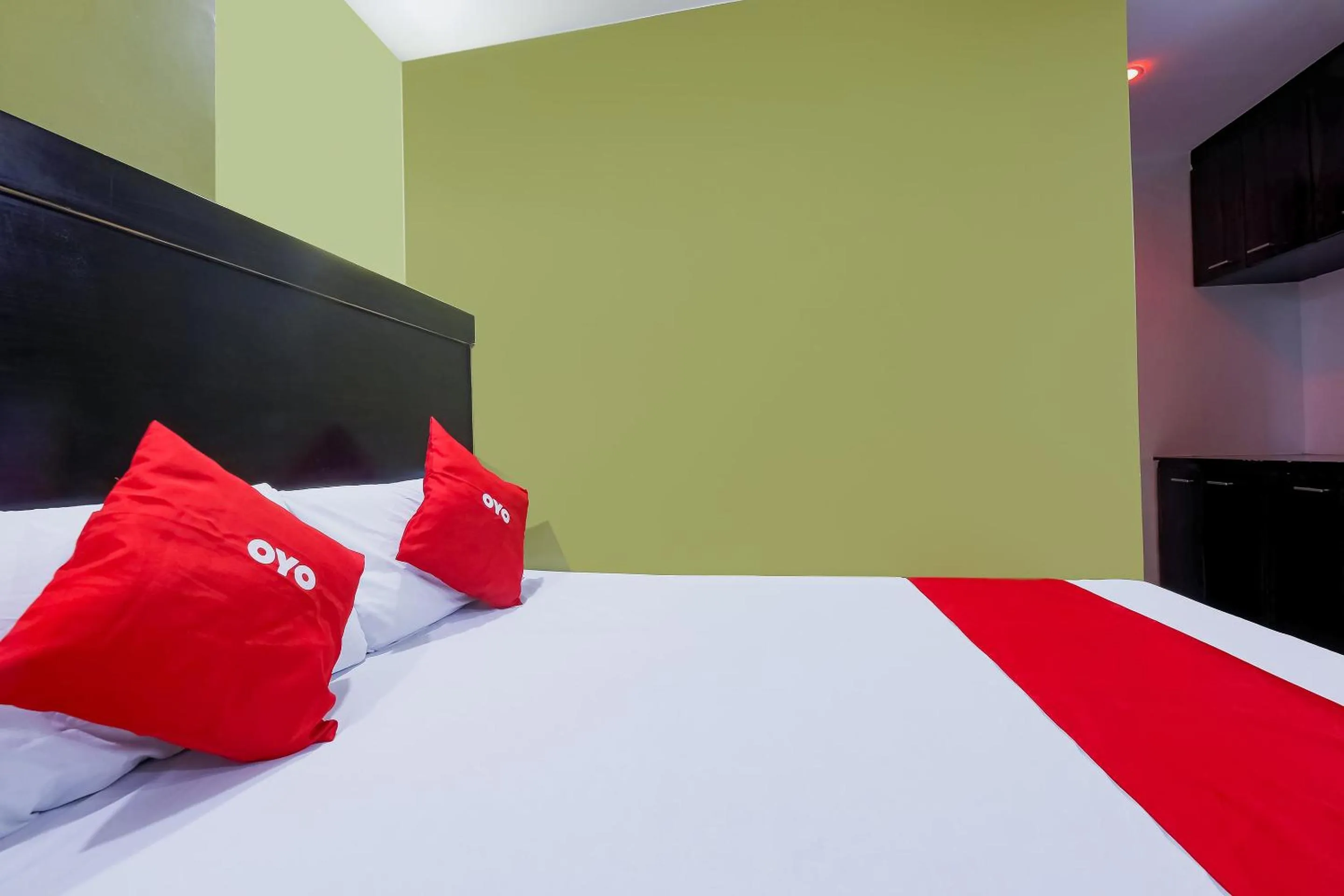 Bedroom, Bed in JQV Hotel