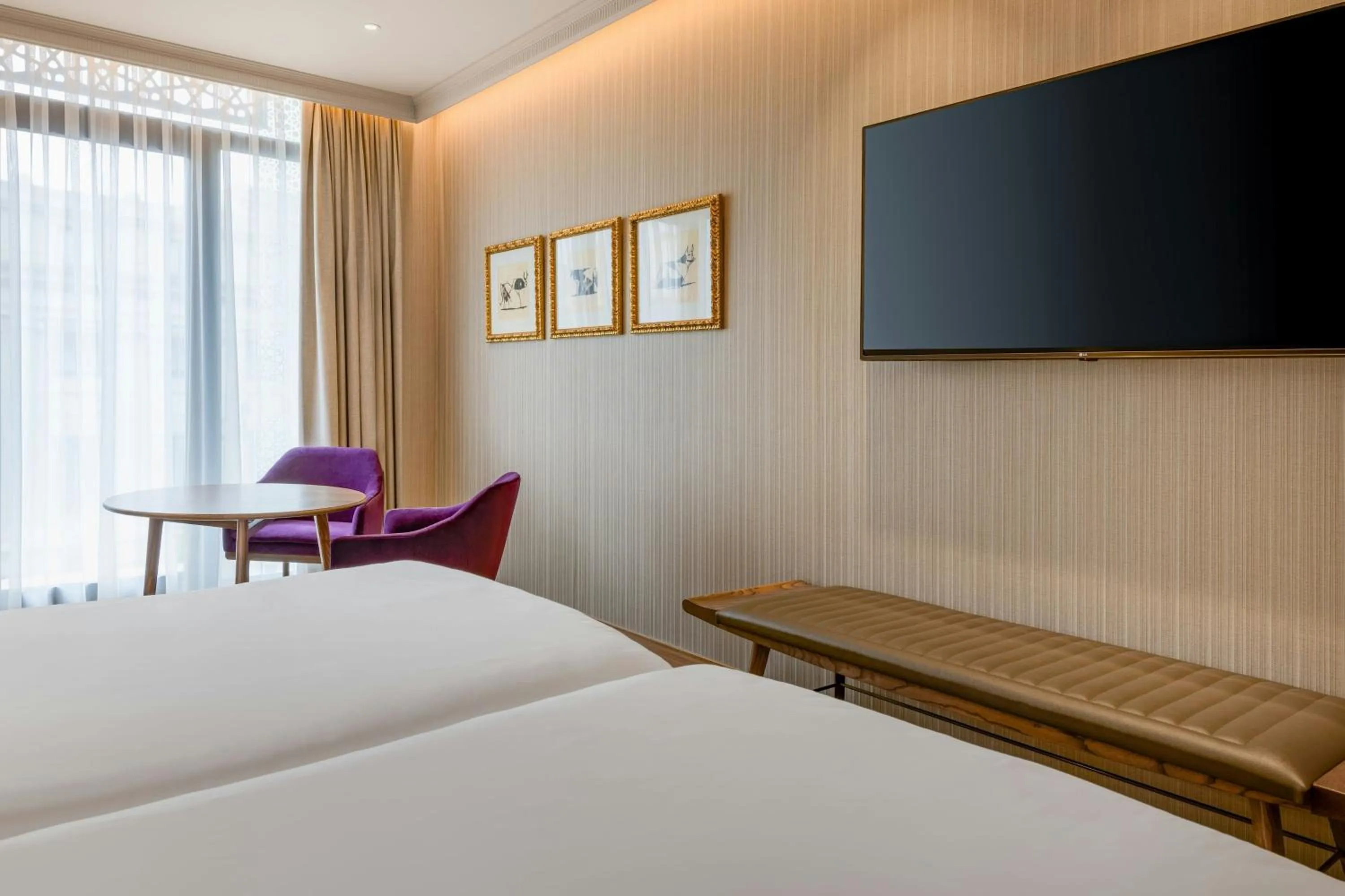 Photo of the whole room, Bed in Querencia de Sevilla, Autograph Collection