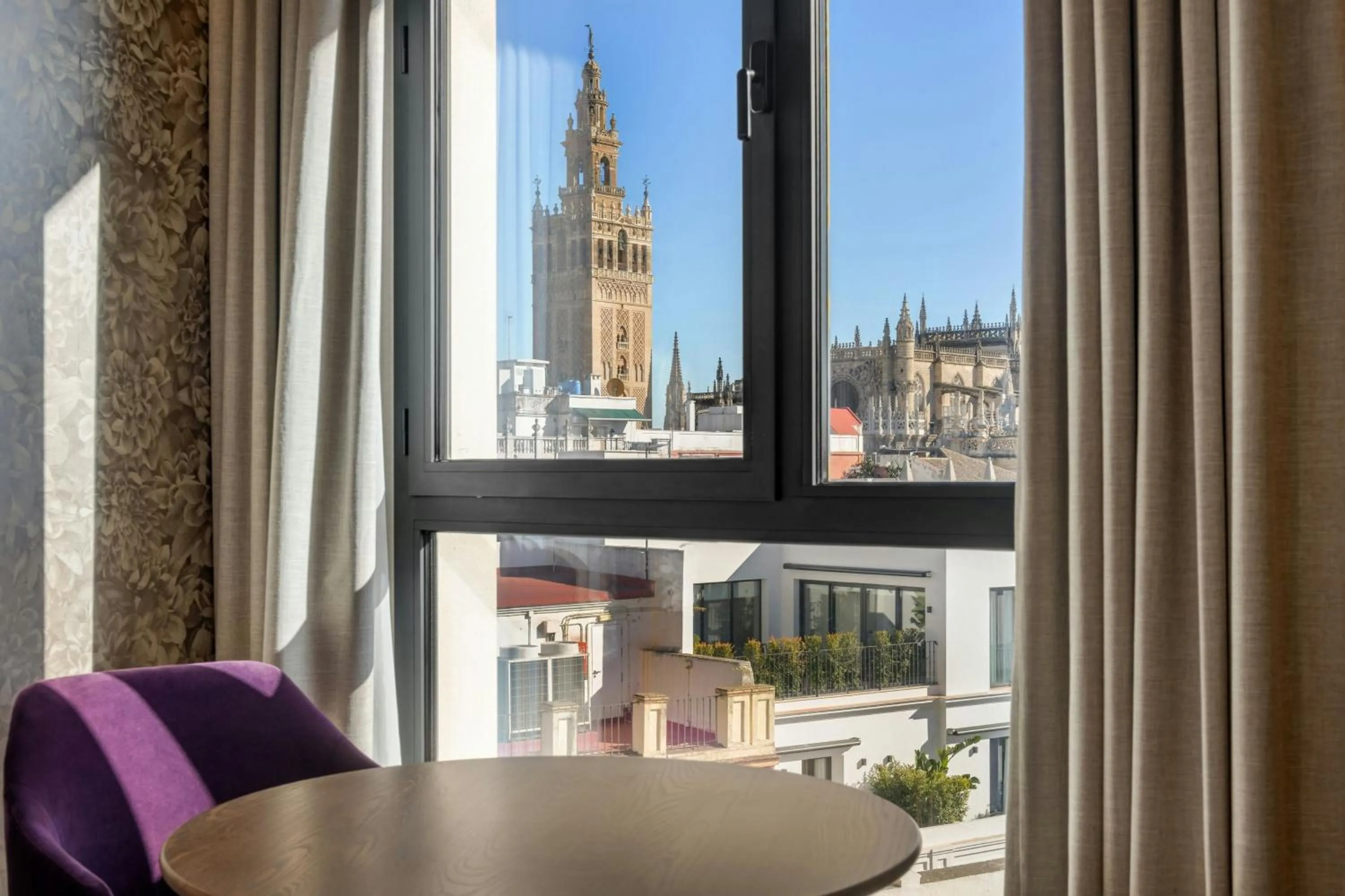 Photo of the whole room in Querencia de Sevilla, Autograph Collection