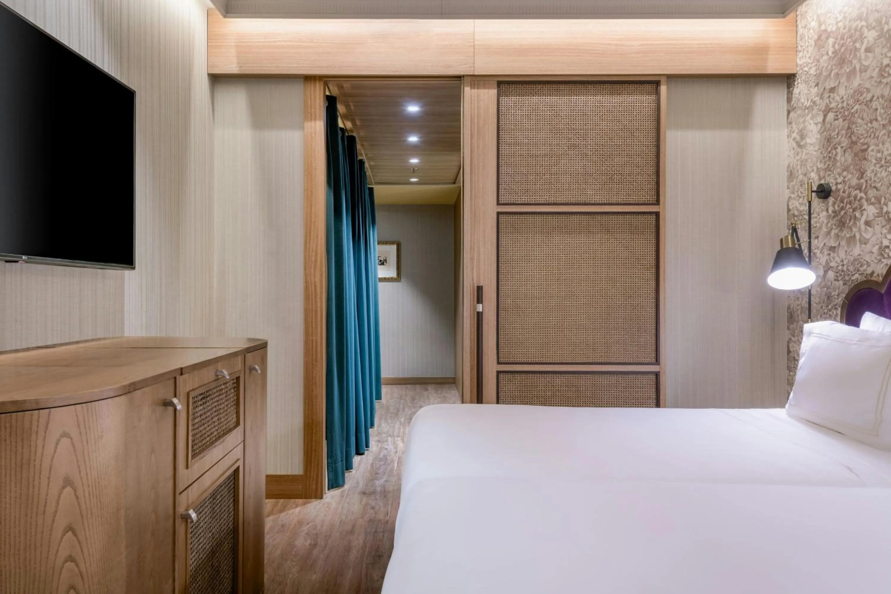 Photo of the whole room, Bed in Querencia de Sevilla, Autograph Collection