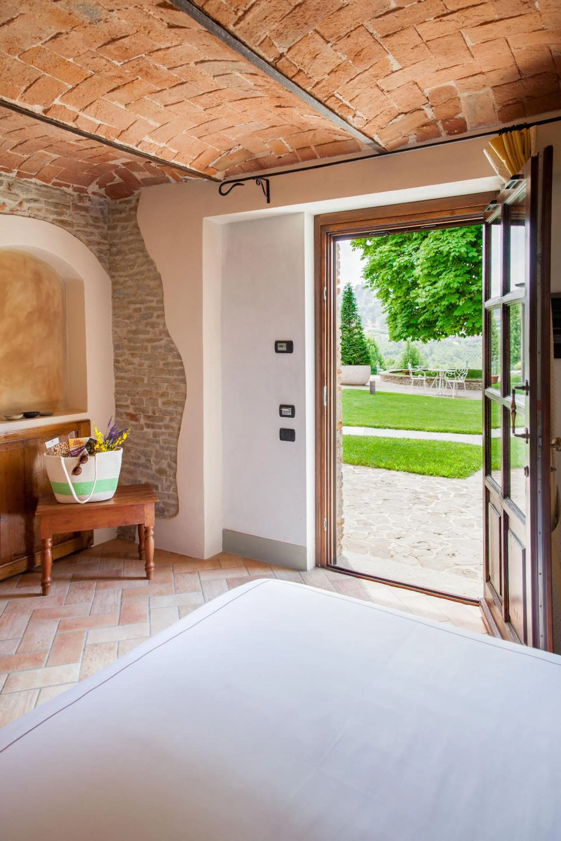 Photo of the whole room, Bed in Relais Montemarino