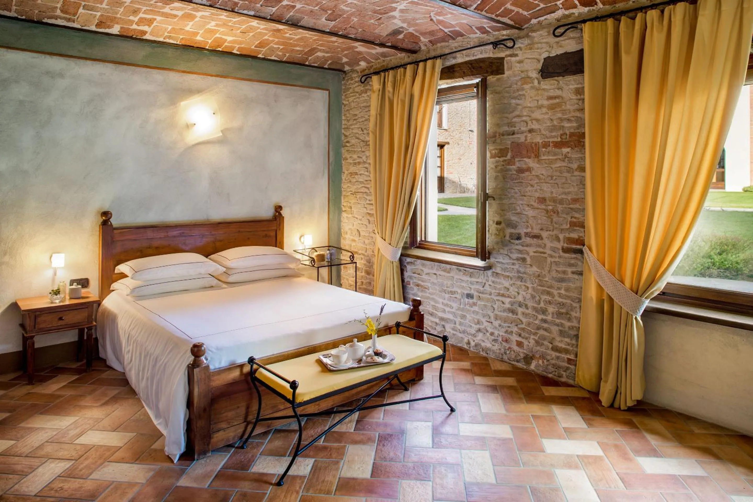 Photo of the whole room, Bed in Relais Montemarino