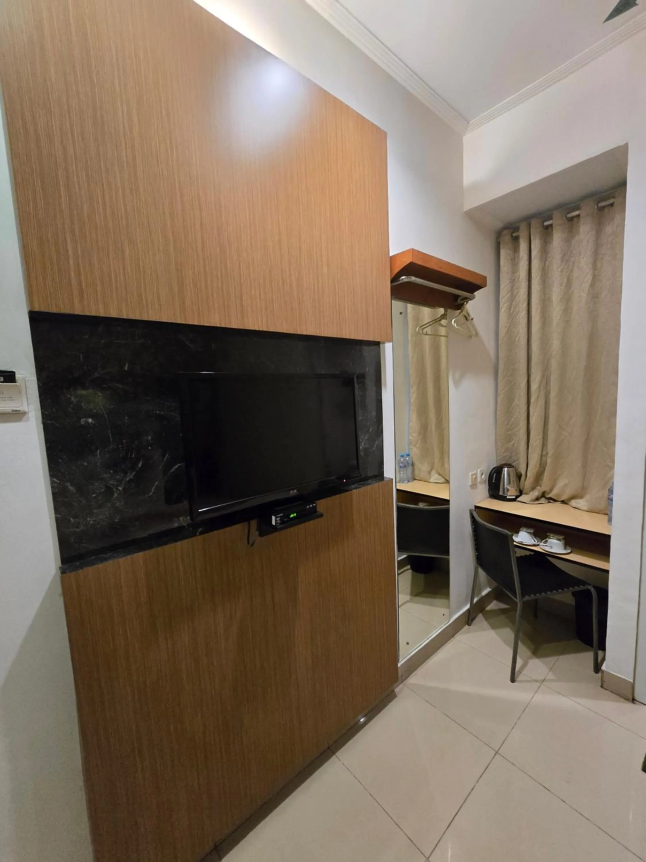 TV and multimedia in Marilyn Hotel Serpong