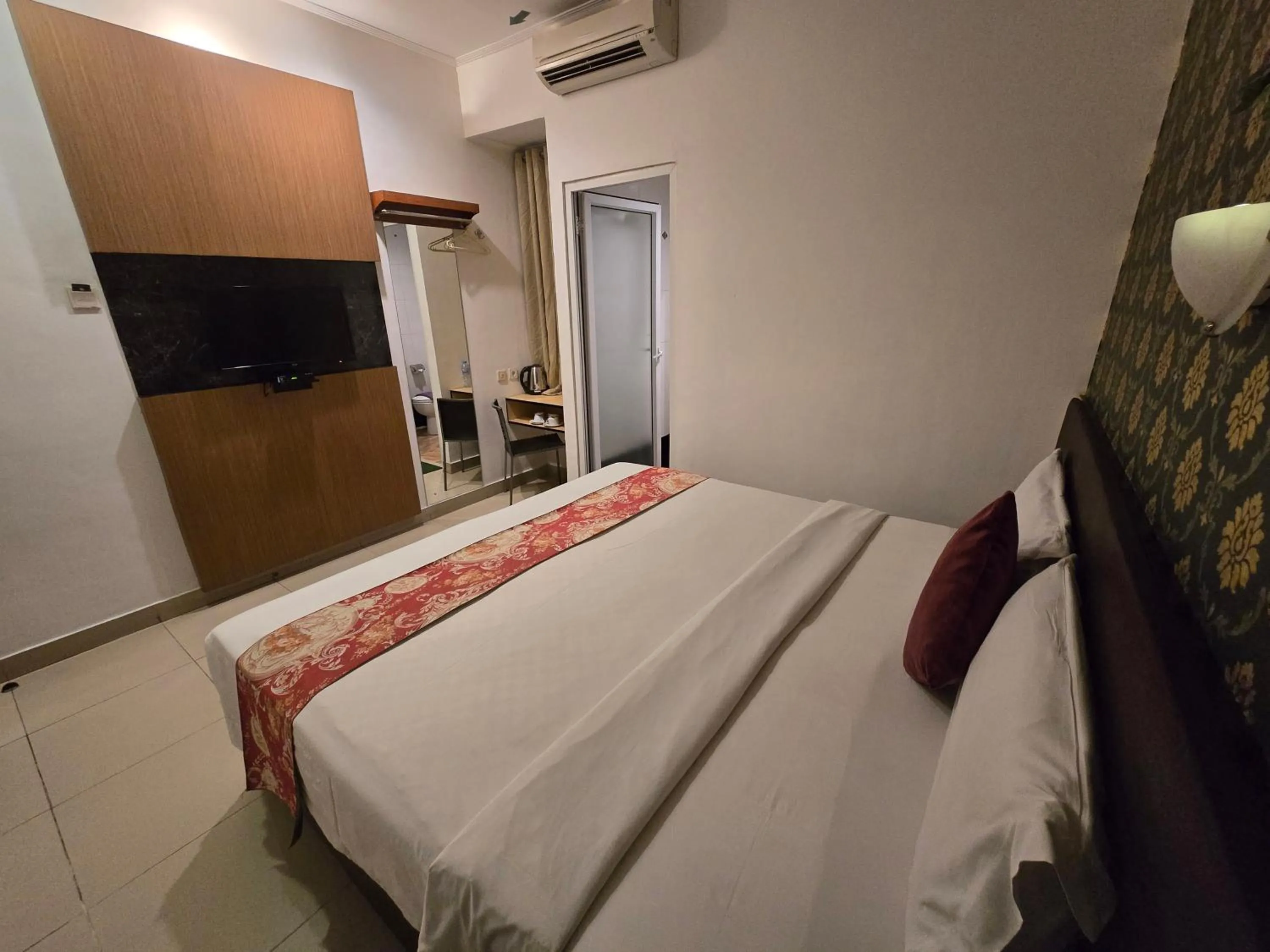 Bedroom, Bed in Marilyn Hotel Serpong