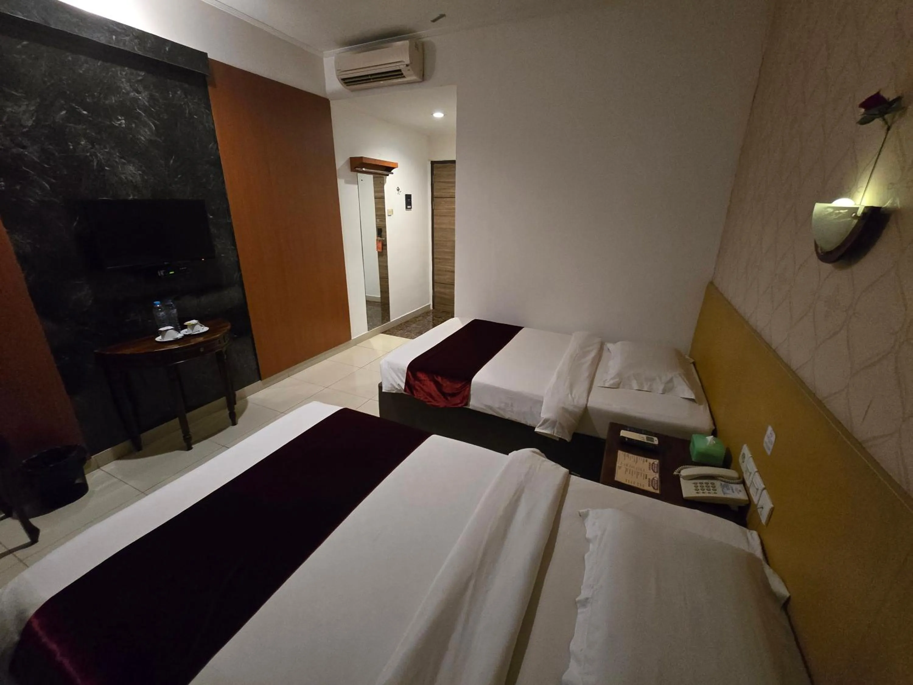Toilet, Bed in Marilyn Hotel Serpong