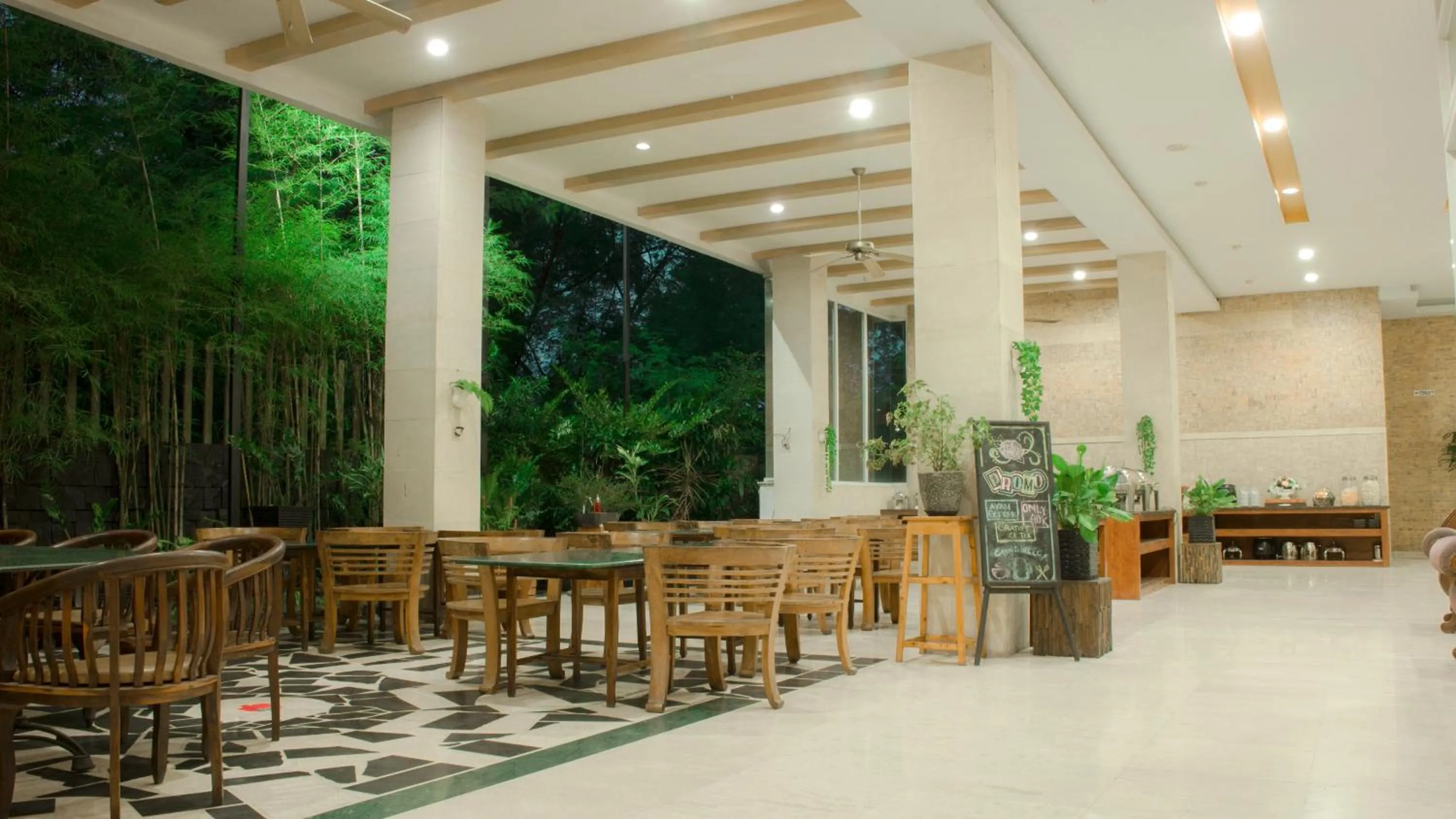 Restaurant/places to eat in Marilyn Hotel Serpong