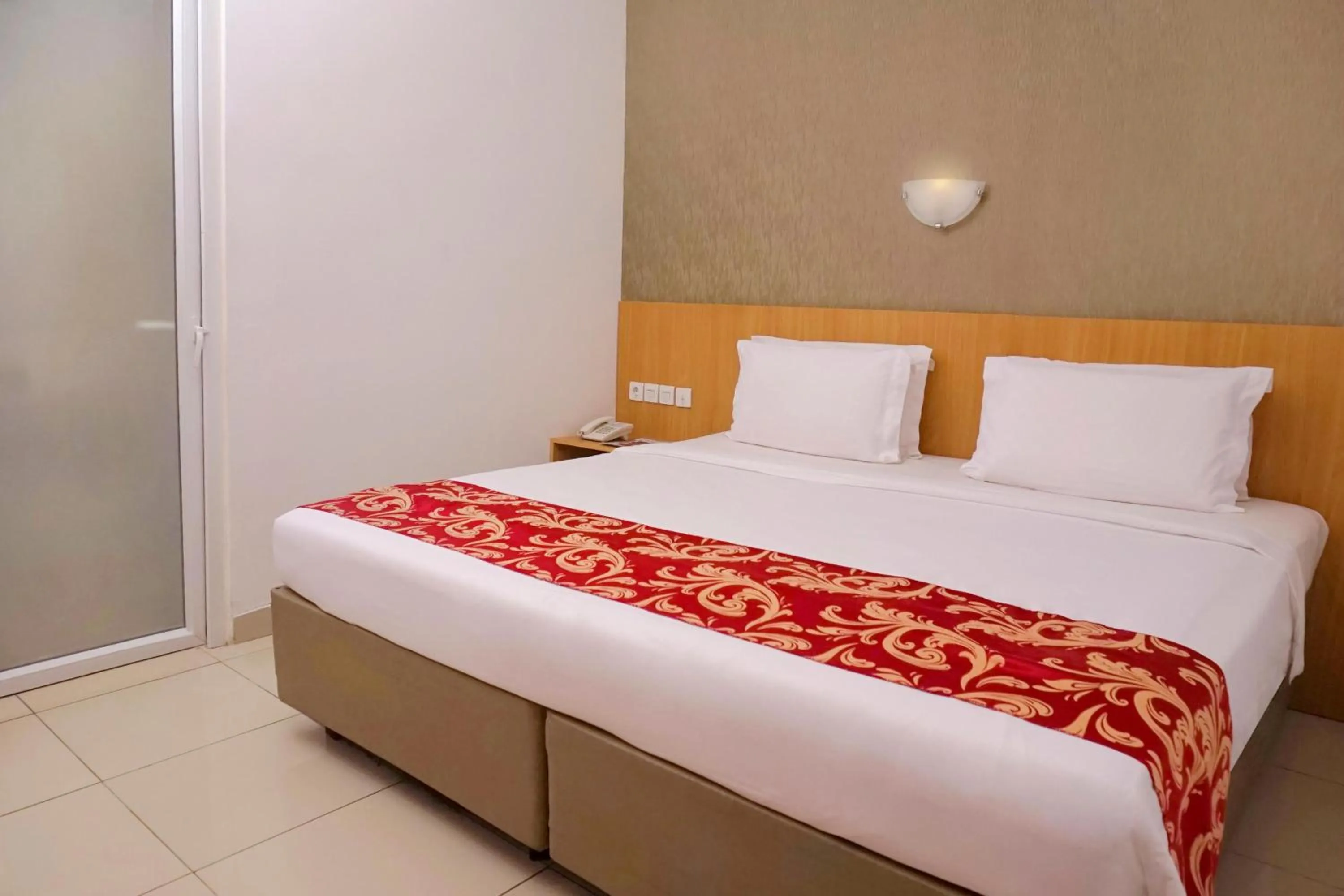 Bed in Marilyn Hotel Serpong