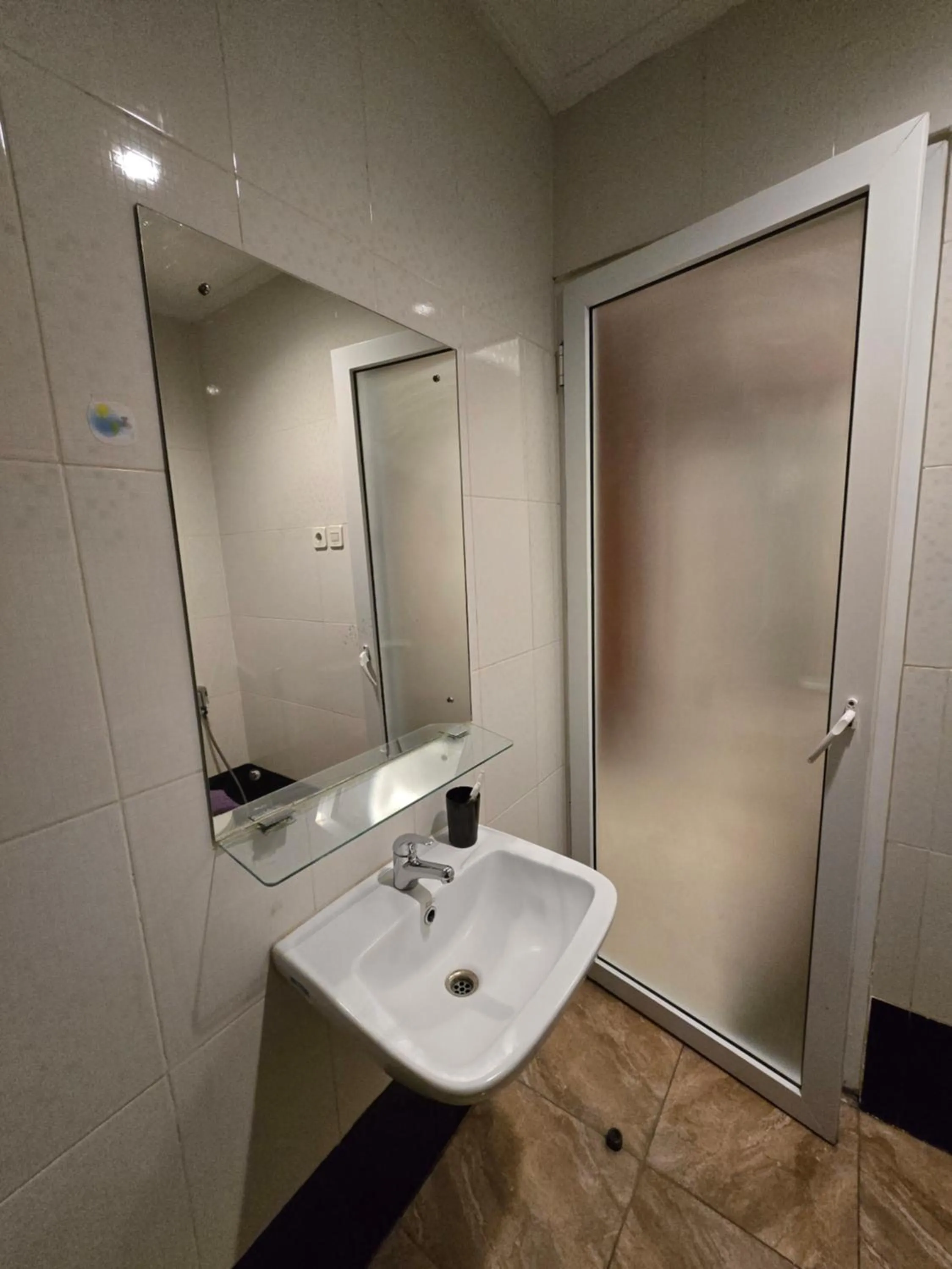 Toilet in Marilyn Hotel Serpong