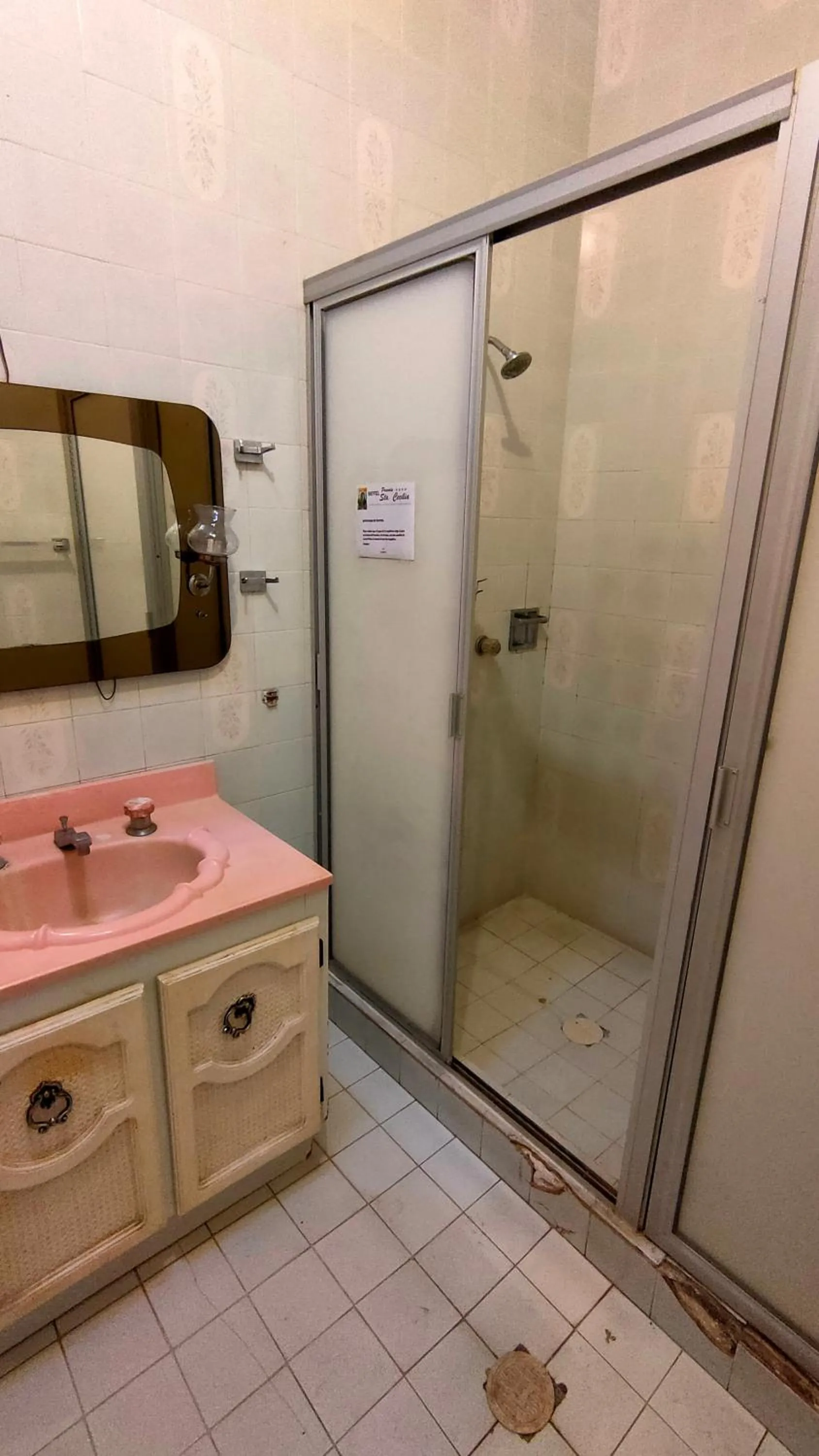 Bathroom in OYO Posada Santa Cecilia, Jerez Zacatecas