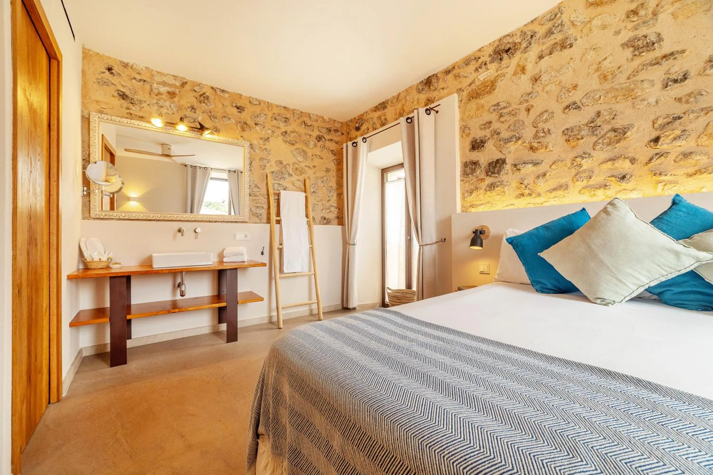 Bathroom, Bed in Ōrigins Hotel Boutique - Adults Only