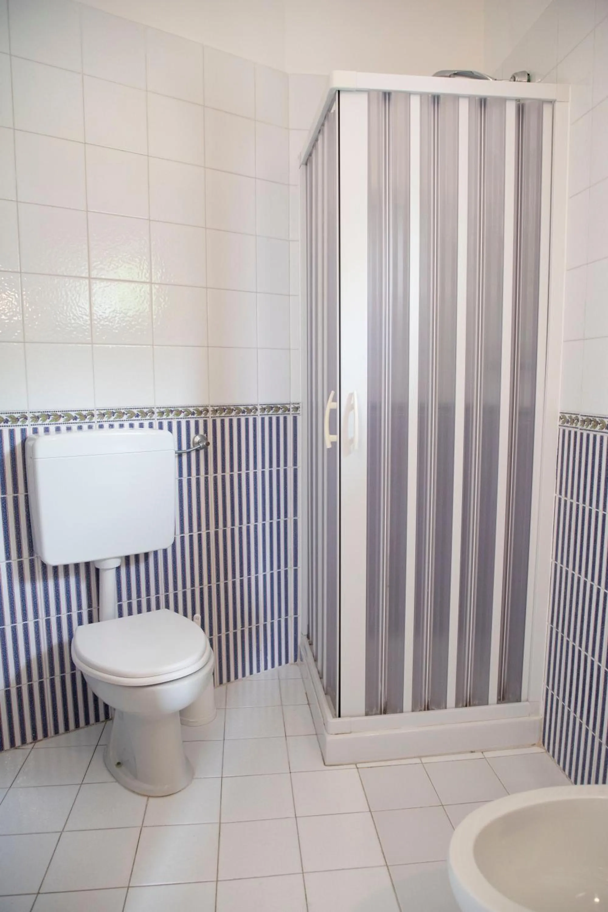 Shower in Hotel Loreley