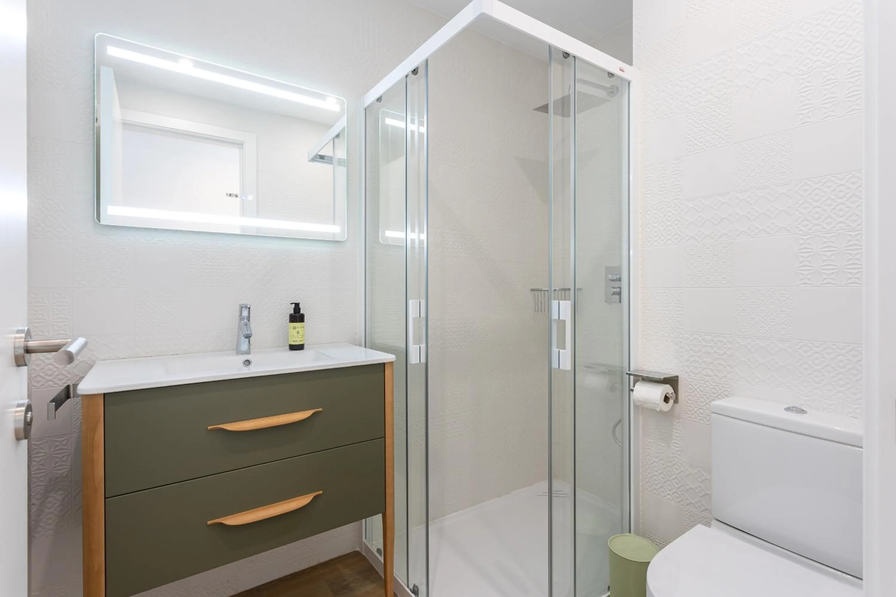 Bathroom in Caleyro Boutique Apartments - "Parking incluido"