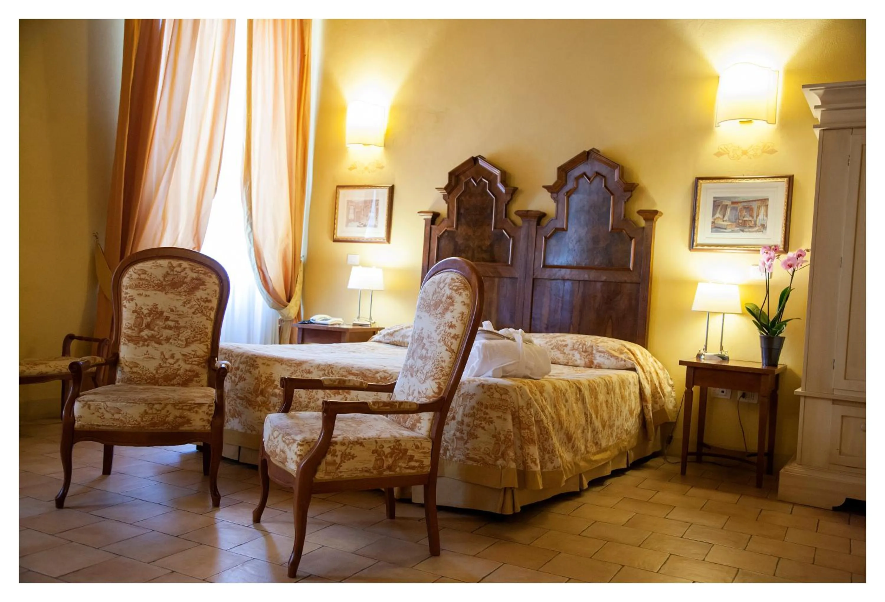 Photo of the whole room, Bed in Palazzo Guiderocchi