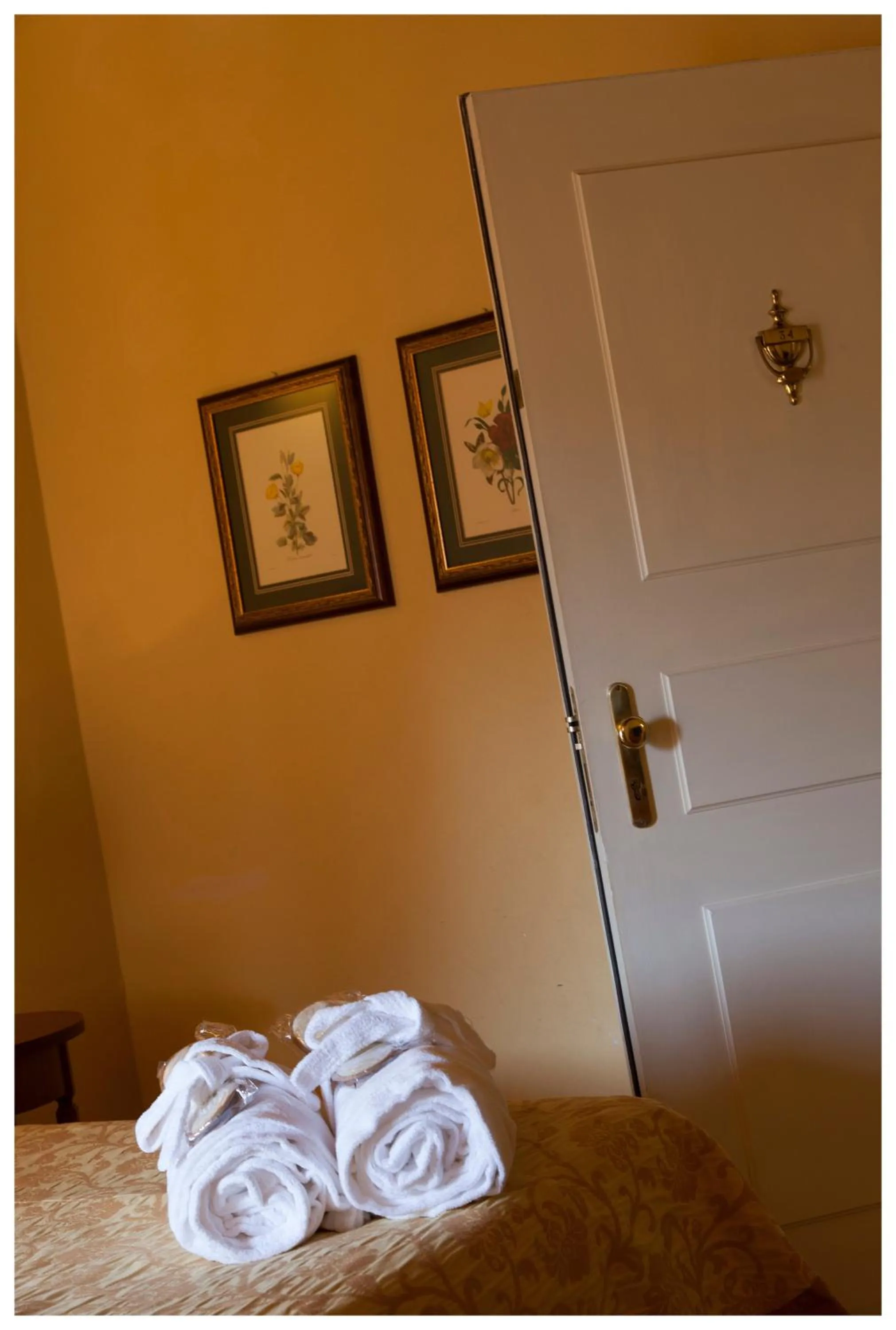 Decorative detail, Bed in Palazzo Guiderocchi