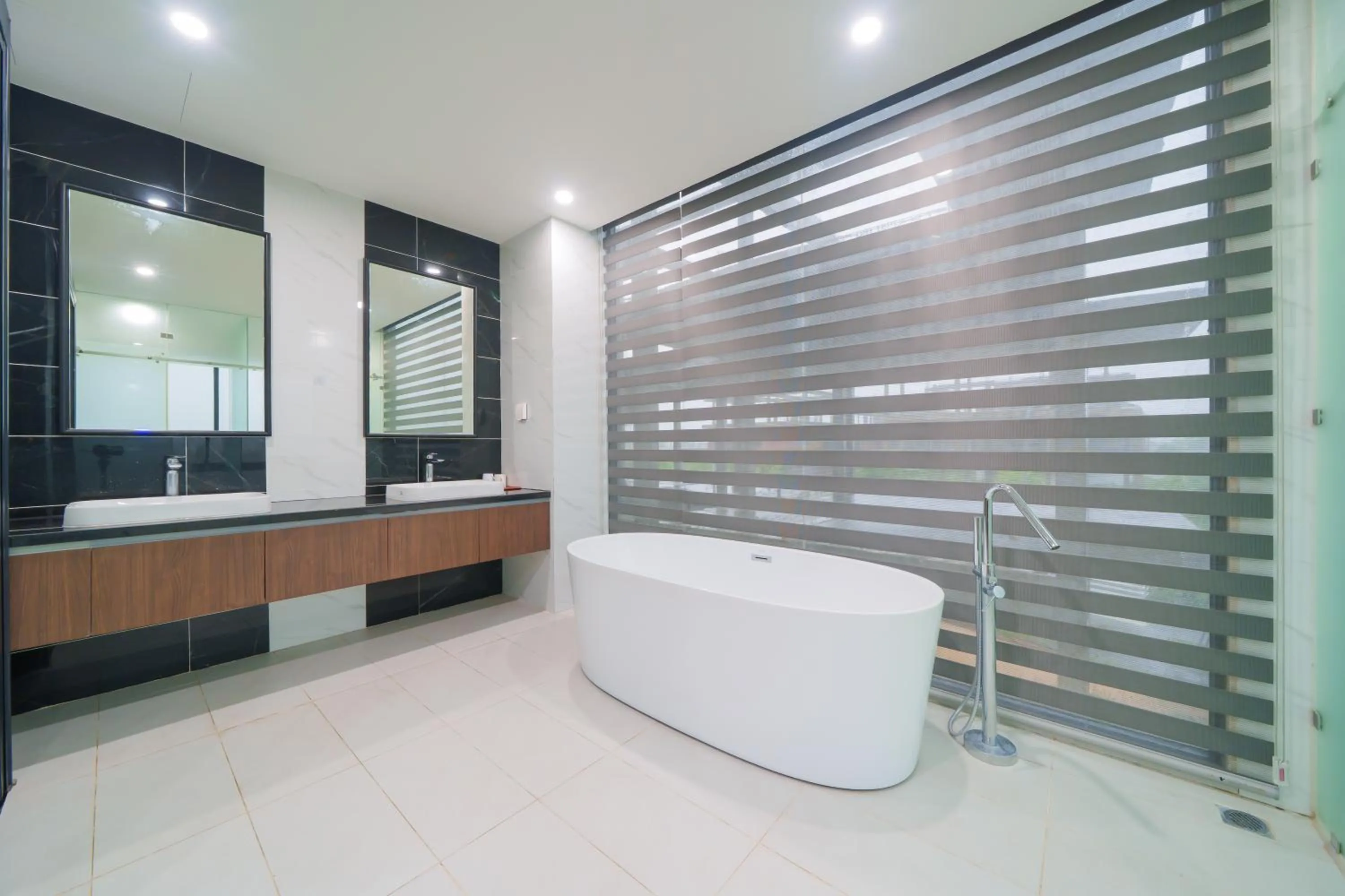 Shower in Cami Riverside Resort Da Nang