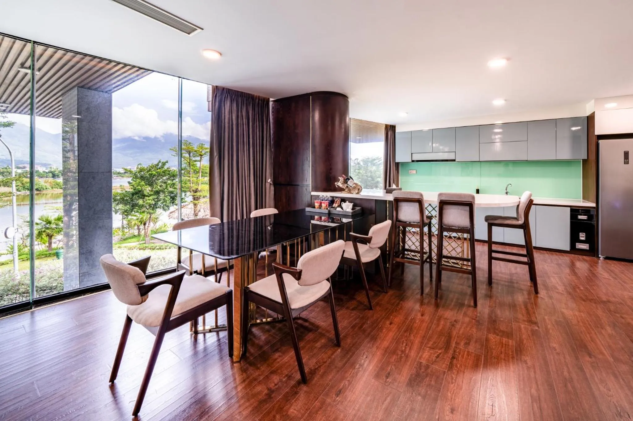 Kitchen or kitchenette in Cami Riverside Resort Da Nang