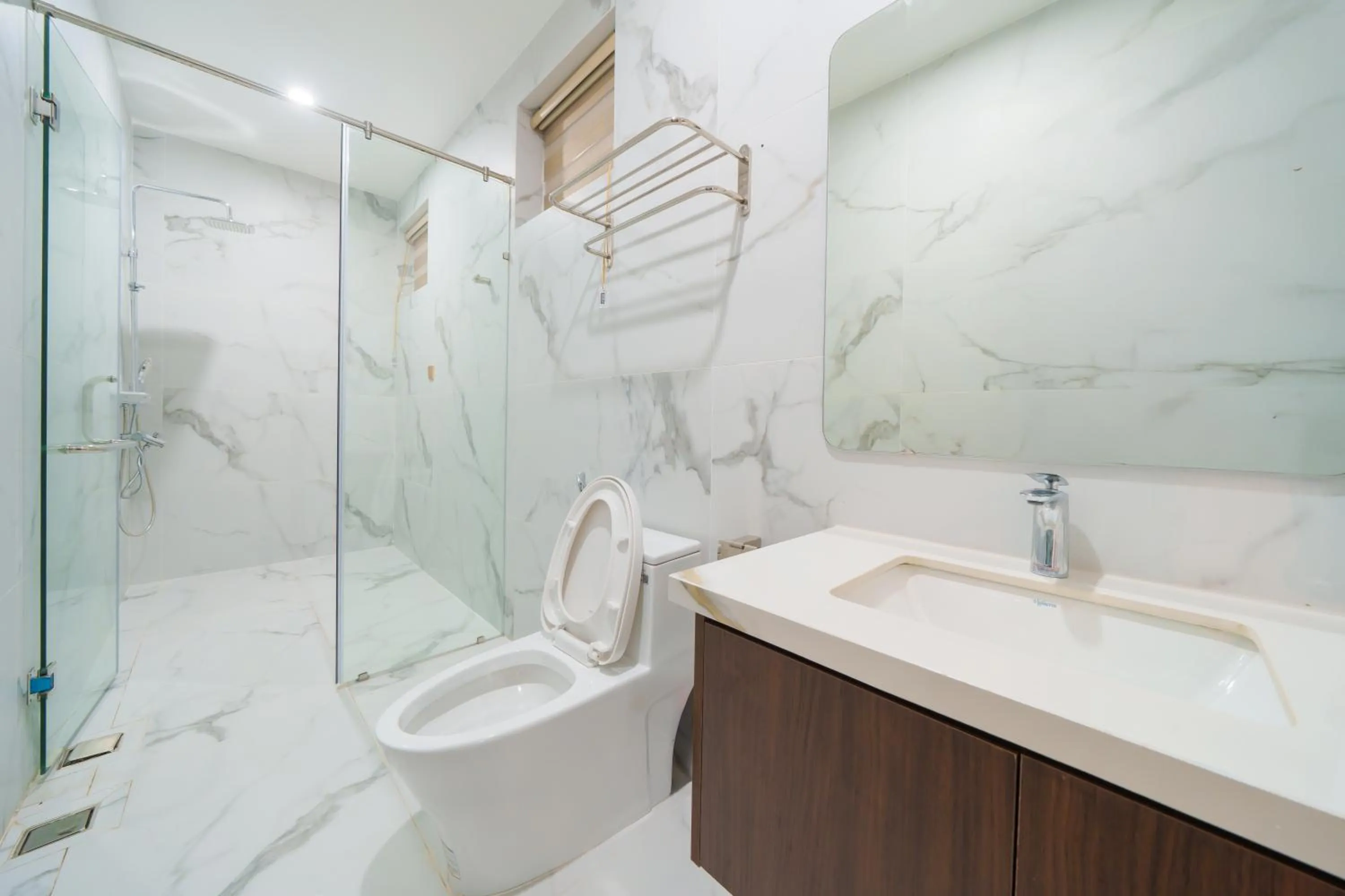 Shower in Cami Riverside Resort Da Nang