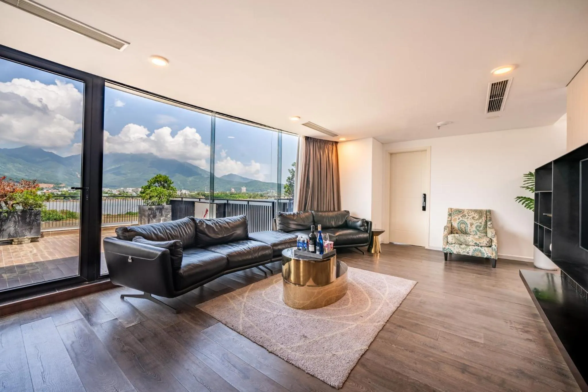TV and multimedia in Cami Riverside Resort Da Nang