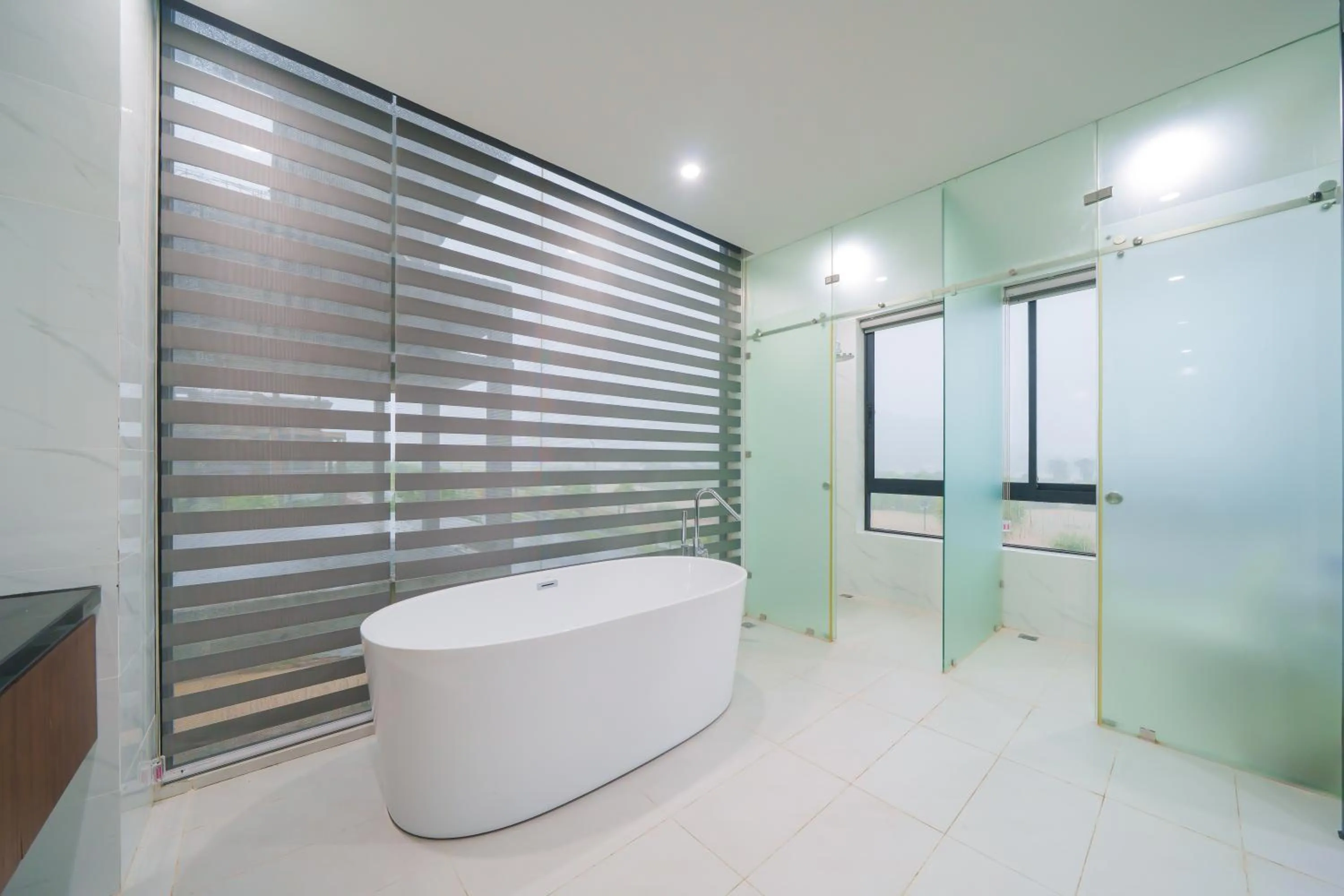 Shower in Cami Riverside Resort Da Nang