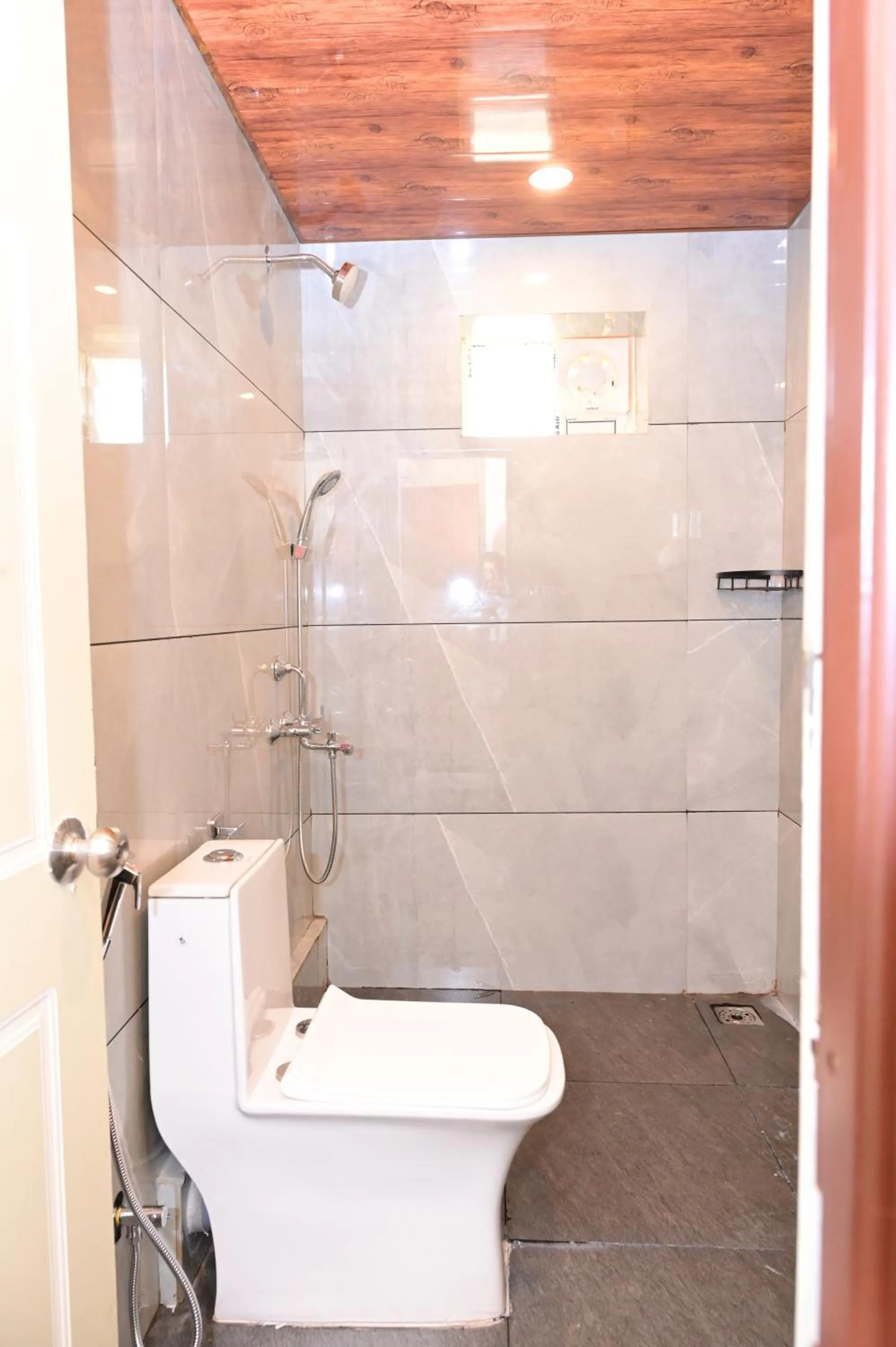 Bathroom in Coastal Pearl Home Stay, Private Rooms & Villas Murudeshwar