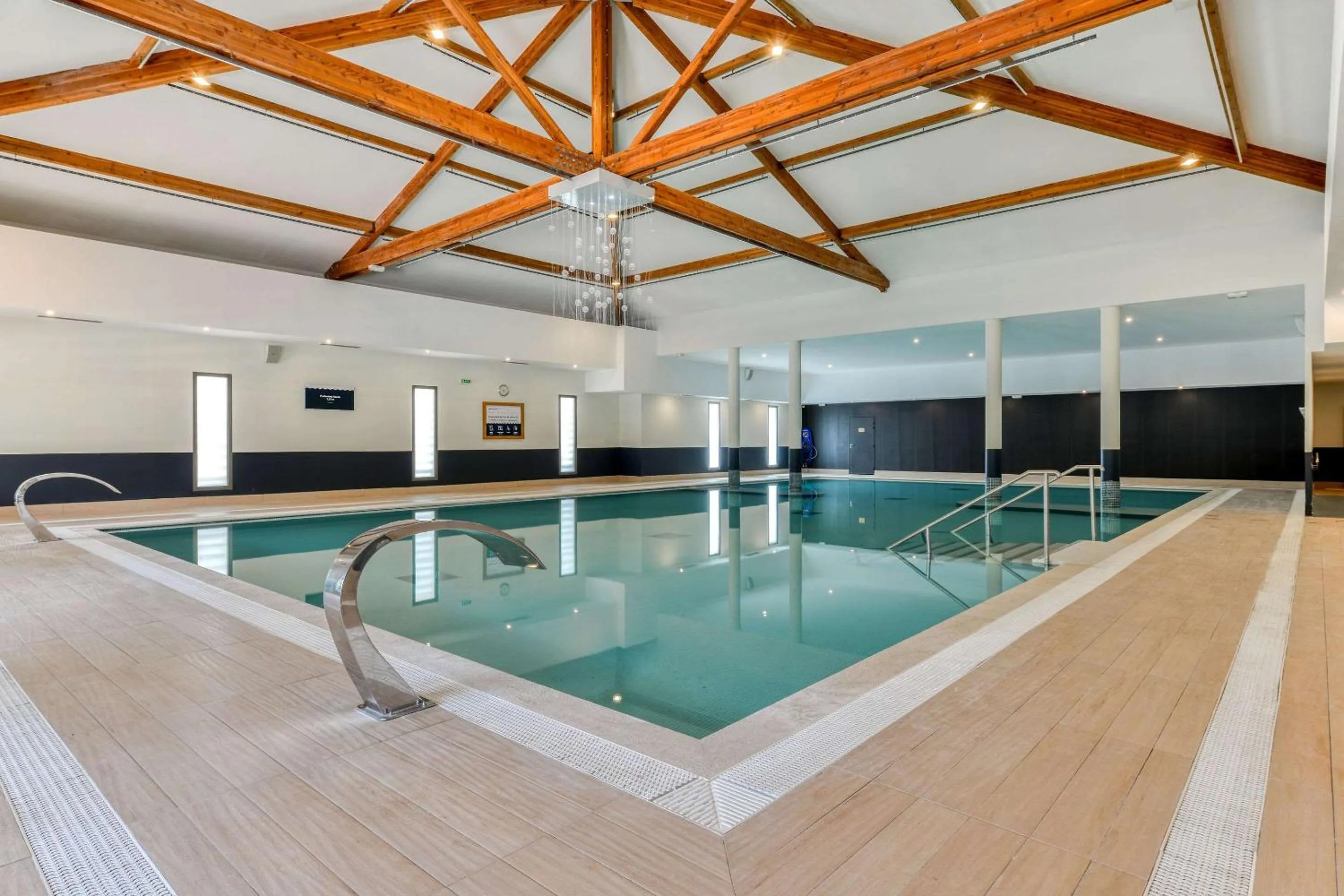 Swimming pool in Zenitude Hotel La Valadière, Ascend Hotel Collection