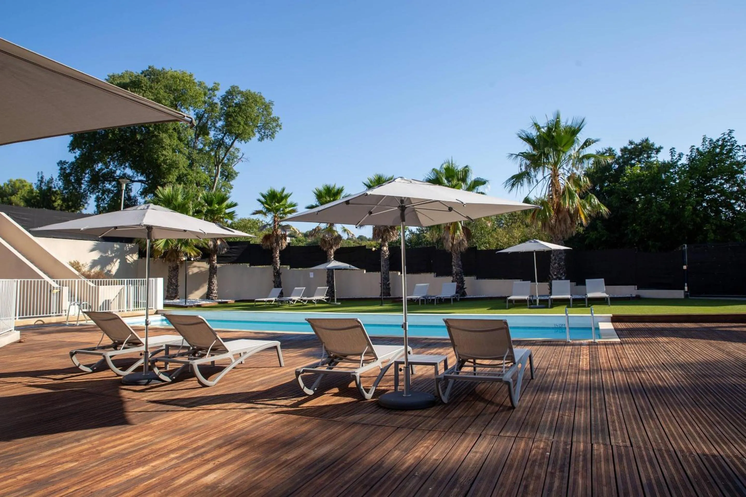 Swimming pool in Zenitude Hotel La Valadière, Ascend Hotel Collection