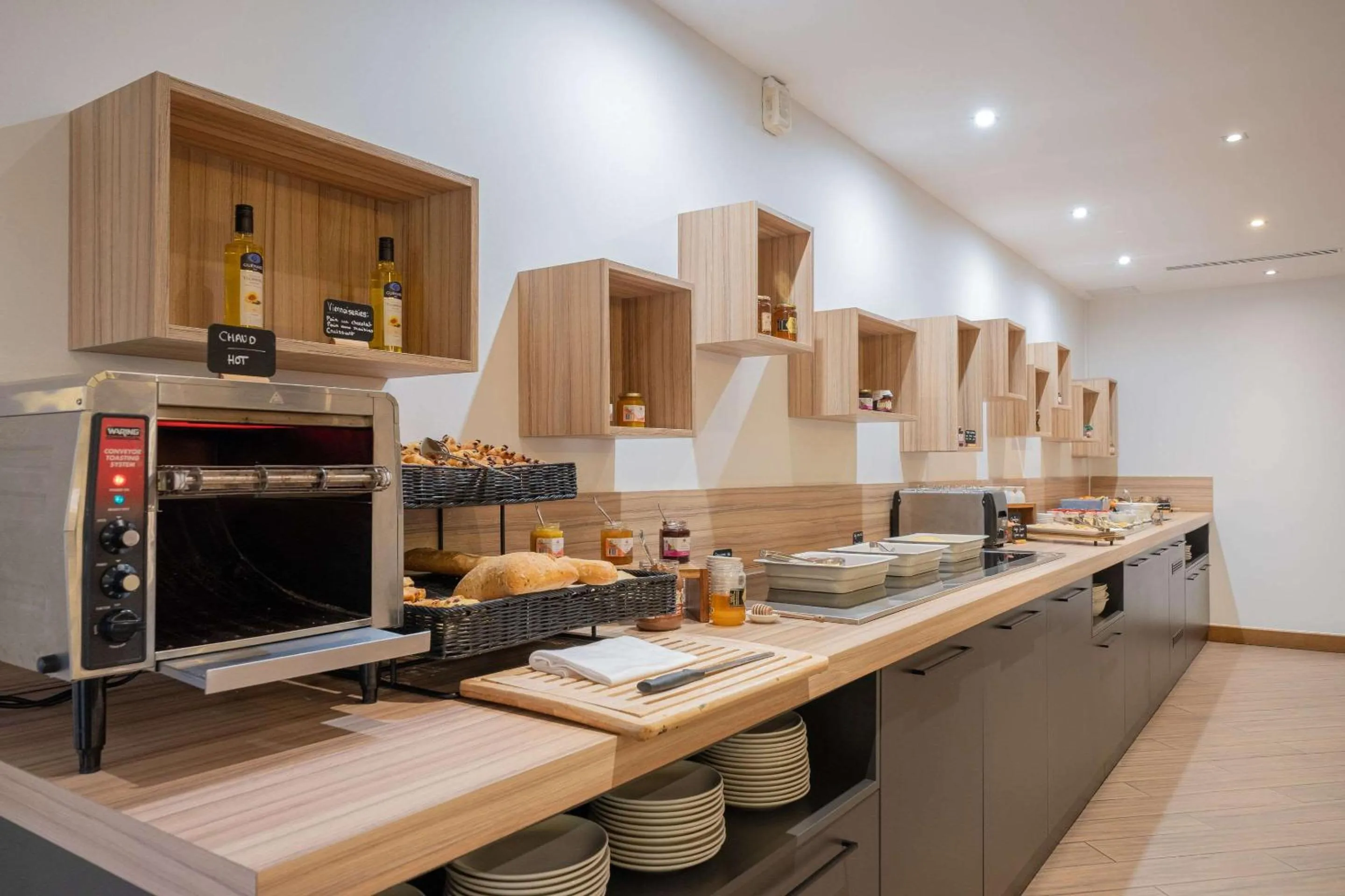 Breakfast in Zenitude Hotel La Valadière, Ascend Hotel Collection