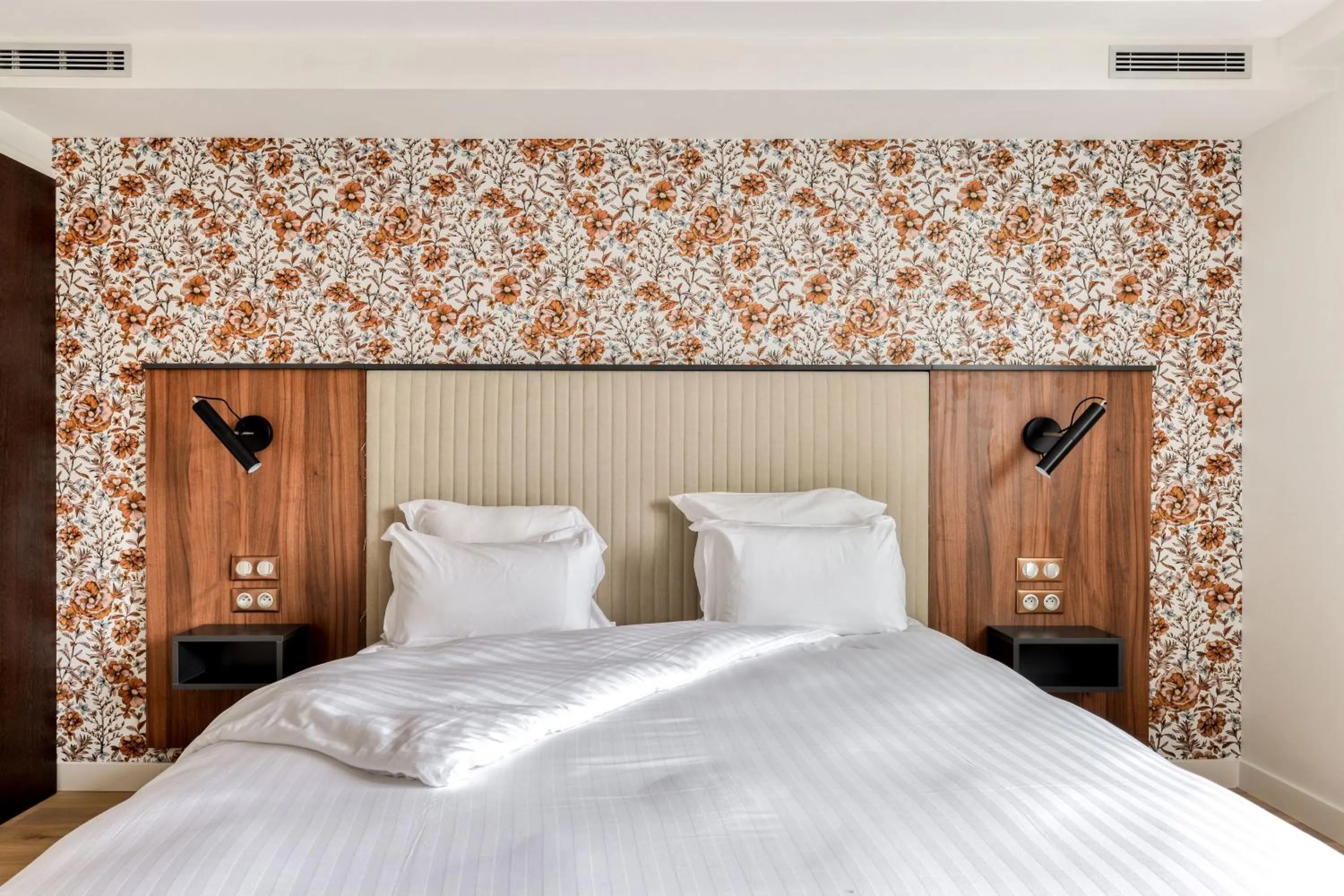 Bed in Zenitude Hotel La Valadière, Ascend Hotel Collection