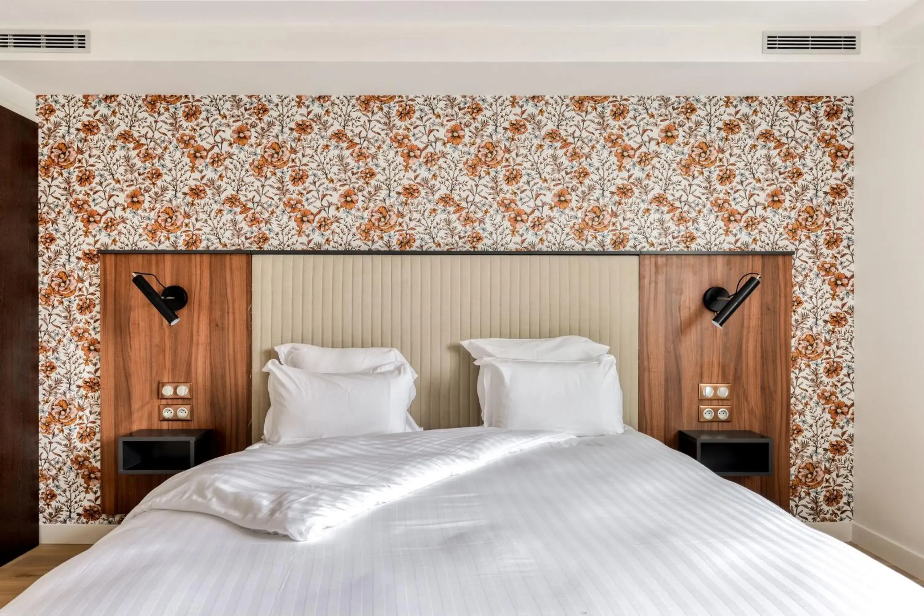 Comfort Double Room in Zenitude Hotel La Valadière, Ascend Hotel Collection Comfort Double Room in Zenitude Hotel La Valadière, Ascend Hotel Collection