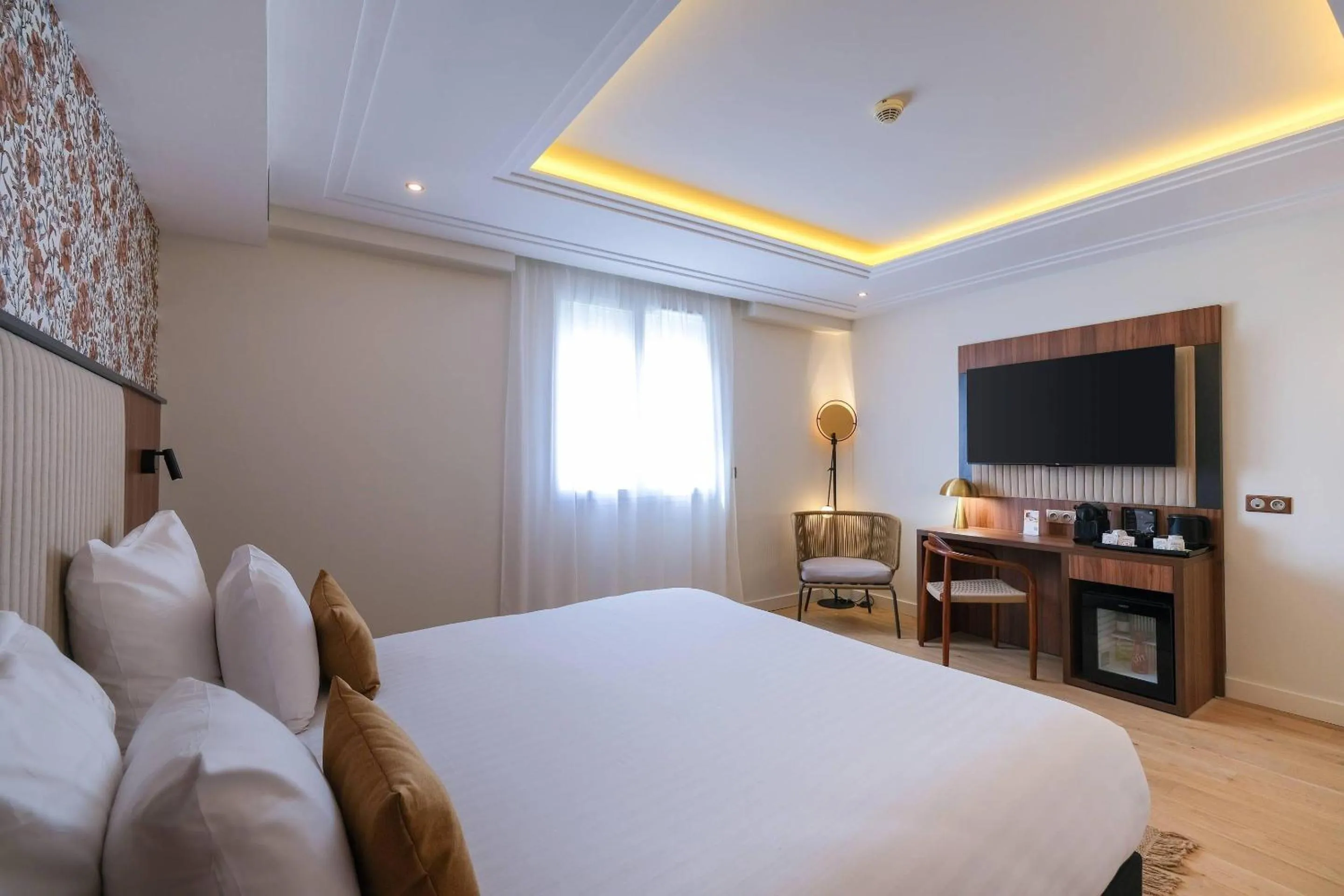 Bedroom, Bed in Zenitude Hotel La Valadière, Ascend Hotel Collection