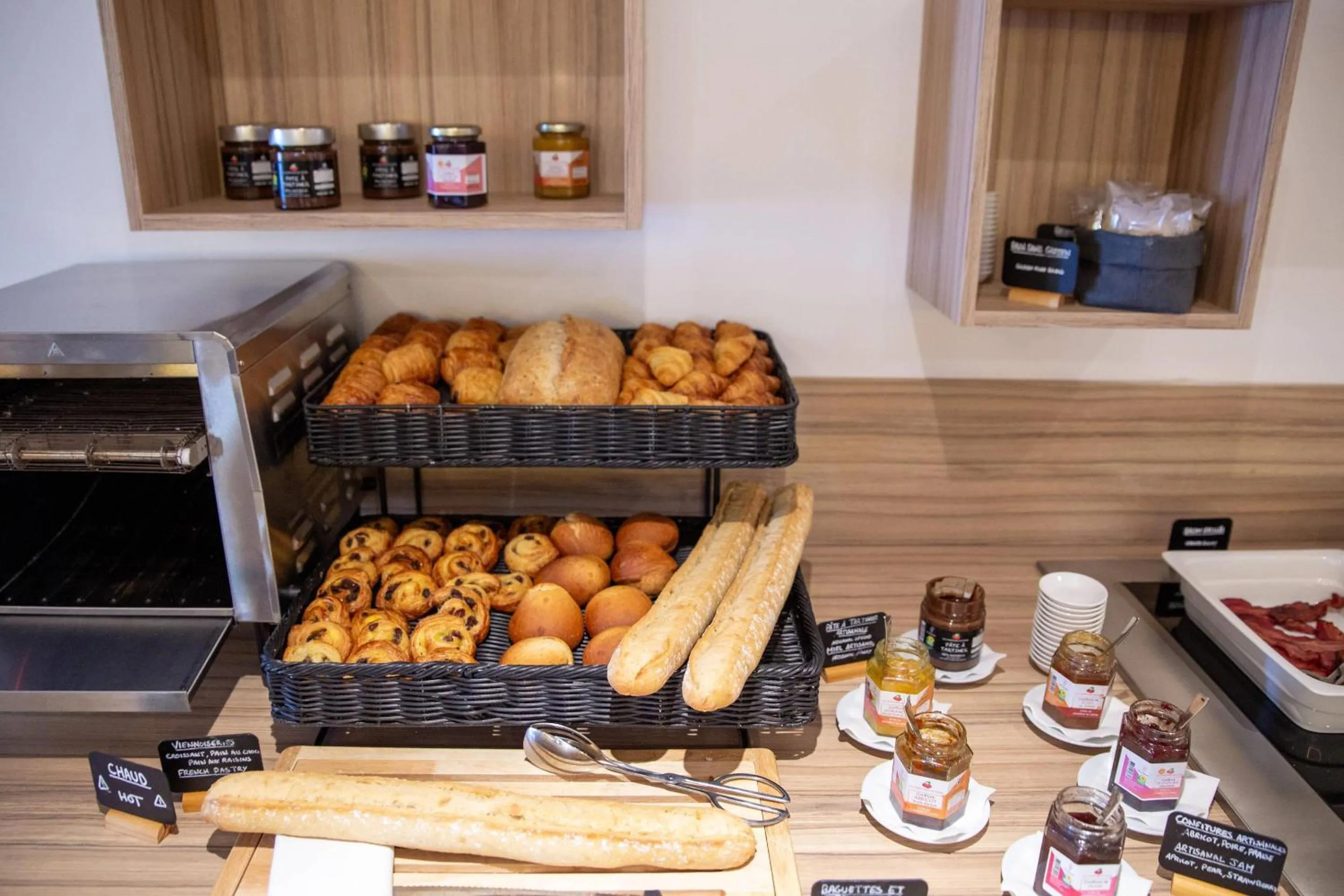 Breakfast in Zenitude Hotel La Valadière, Ascend Hotel Collection