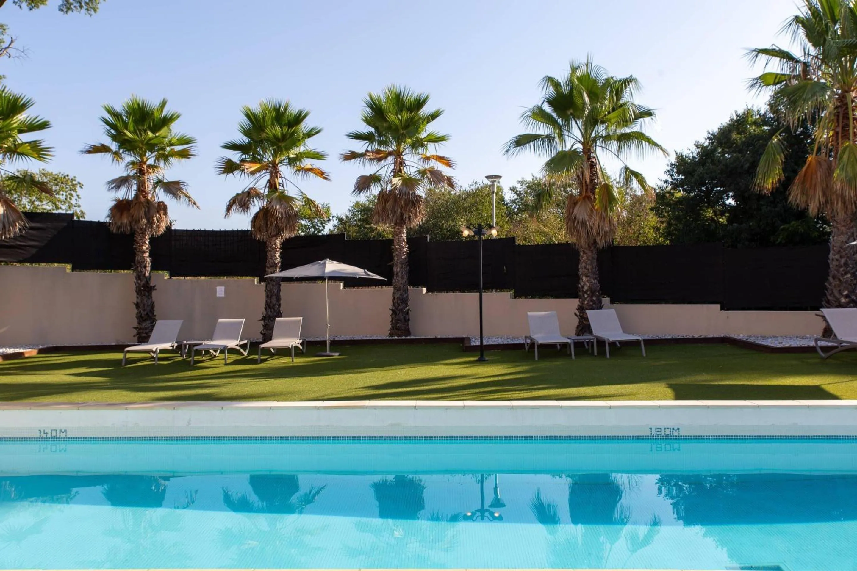 Swimming pool in Zenitude Hotel La Valadière, Ascend Hotel Collection