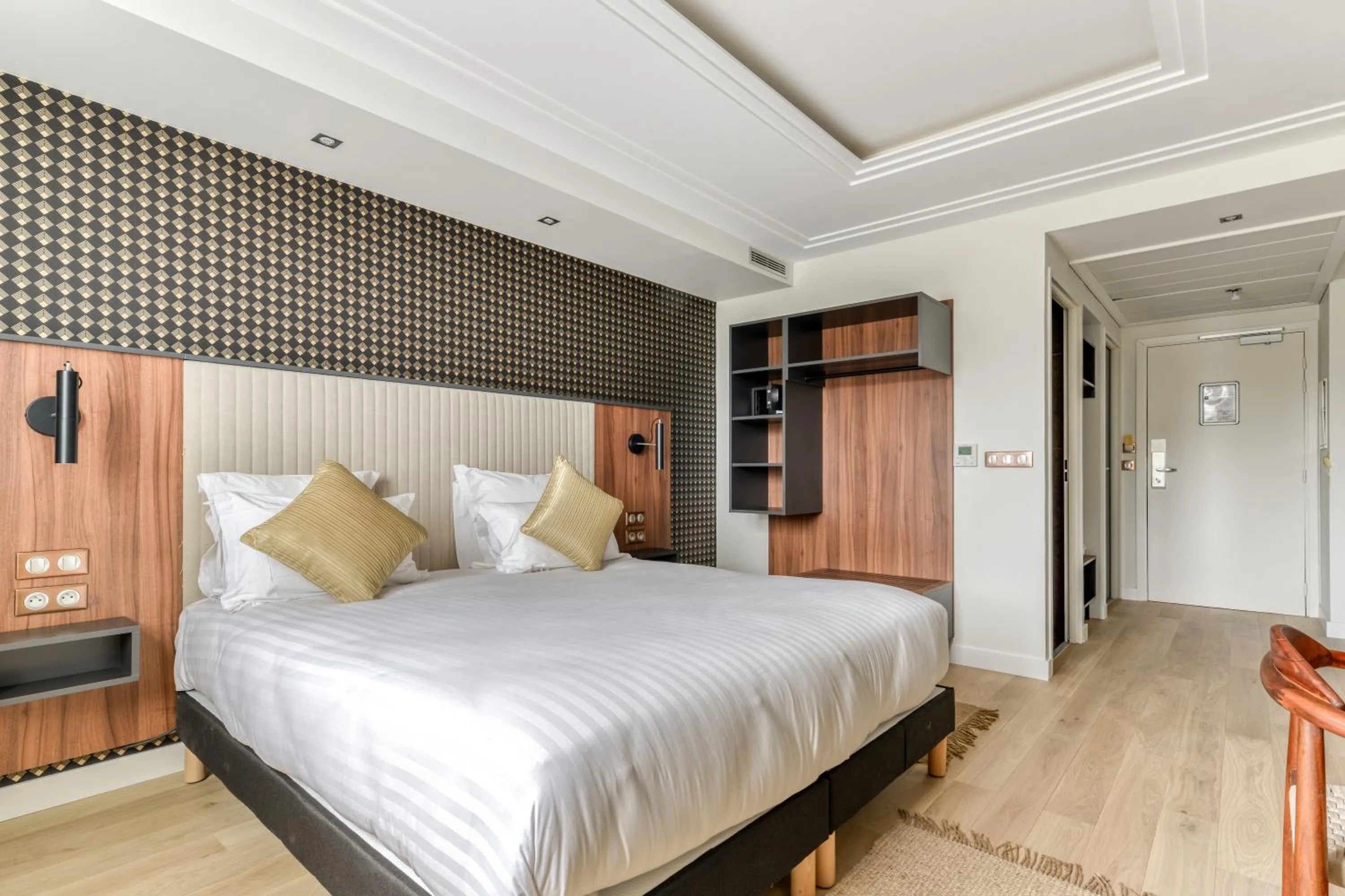 Photo of the whole room, Bed in Zenitude Hotel La Valadière, Ascend Hotel Collection