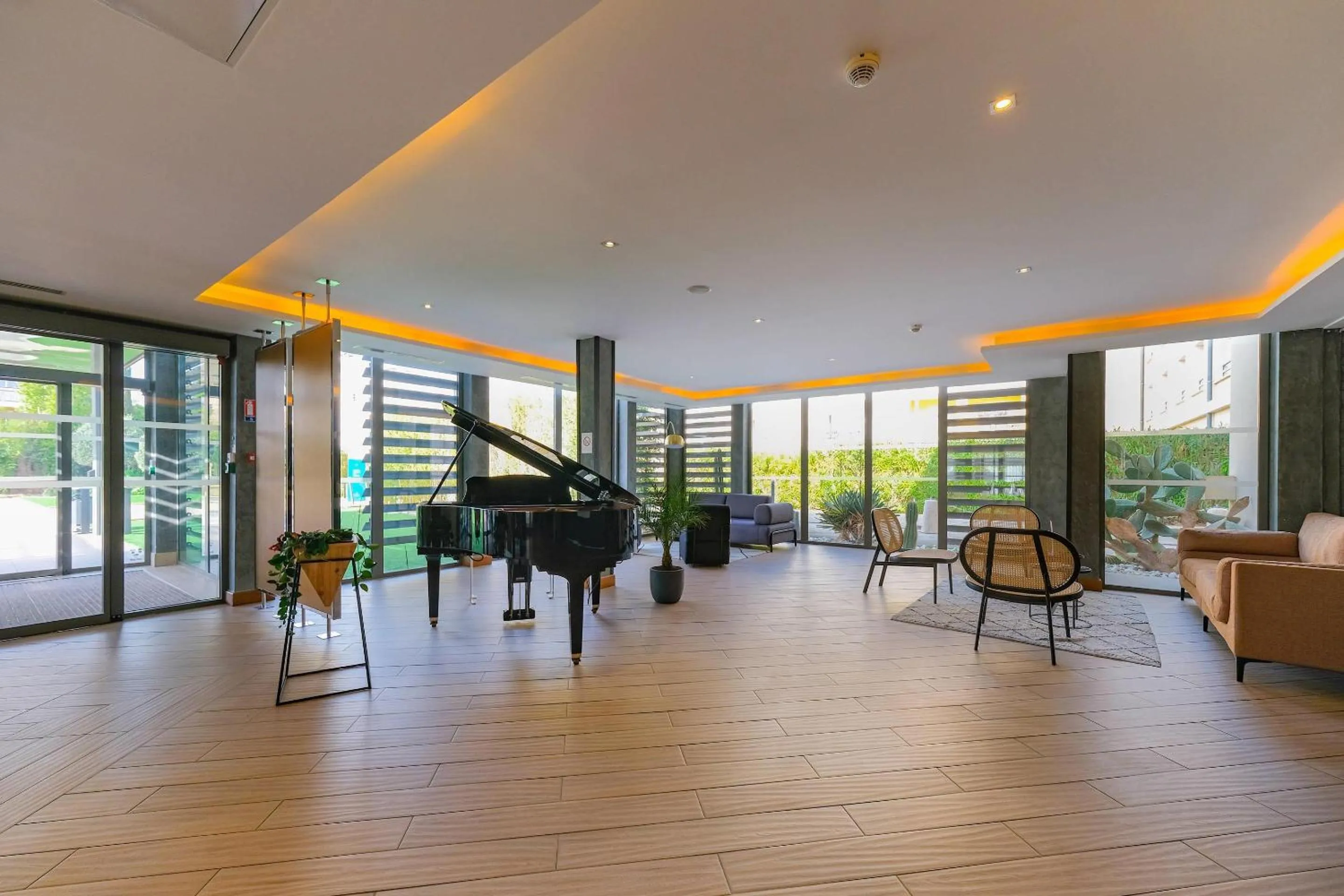 Lobby or reception in Zenitude Hotel La Valadière, Ascend Hotel Collection