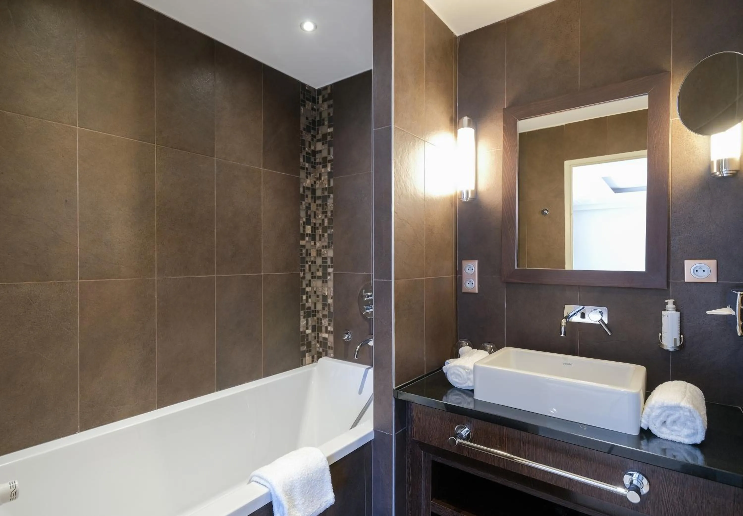 Bathroom in Zenitude Hotel La Valadière, Ascend Hotel Collection