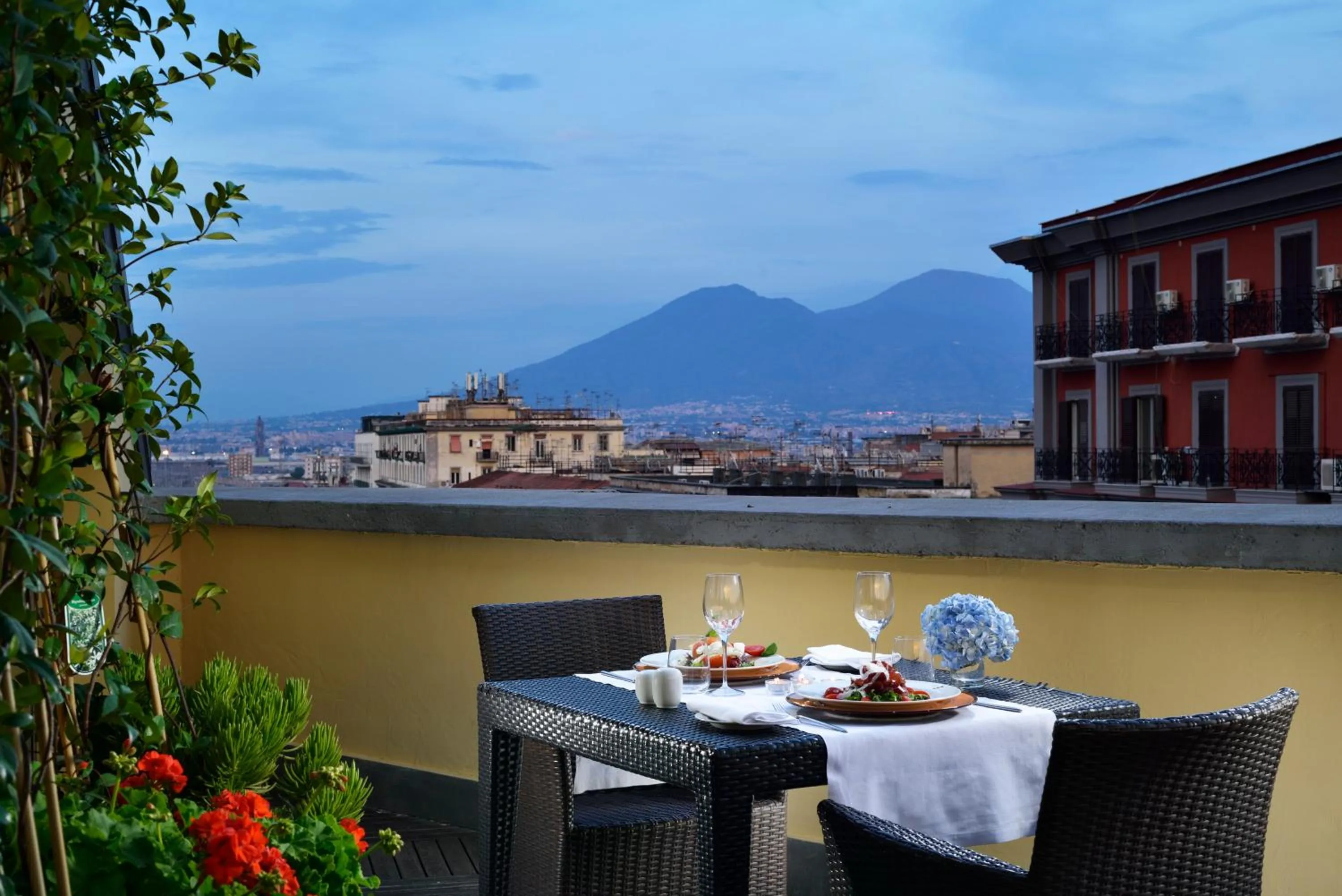 Restaurant/places to eat in UNA Hotels Napoli