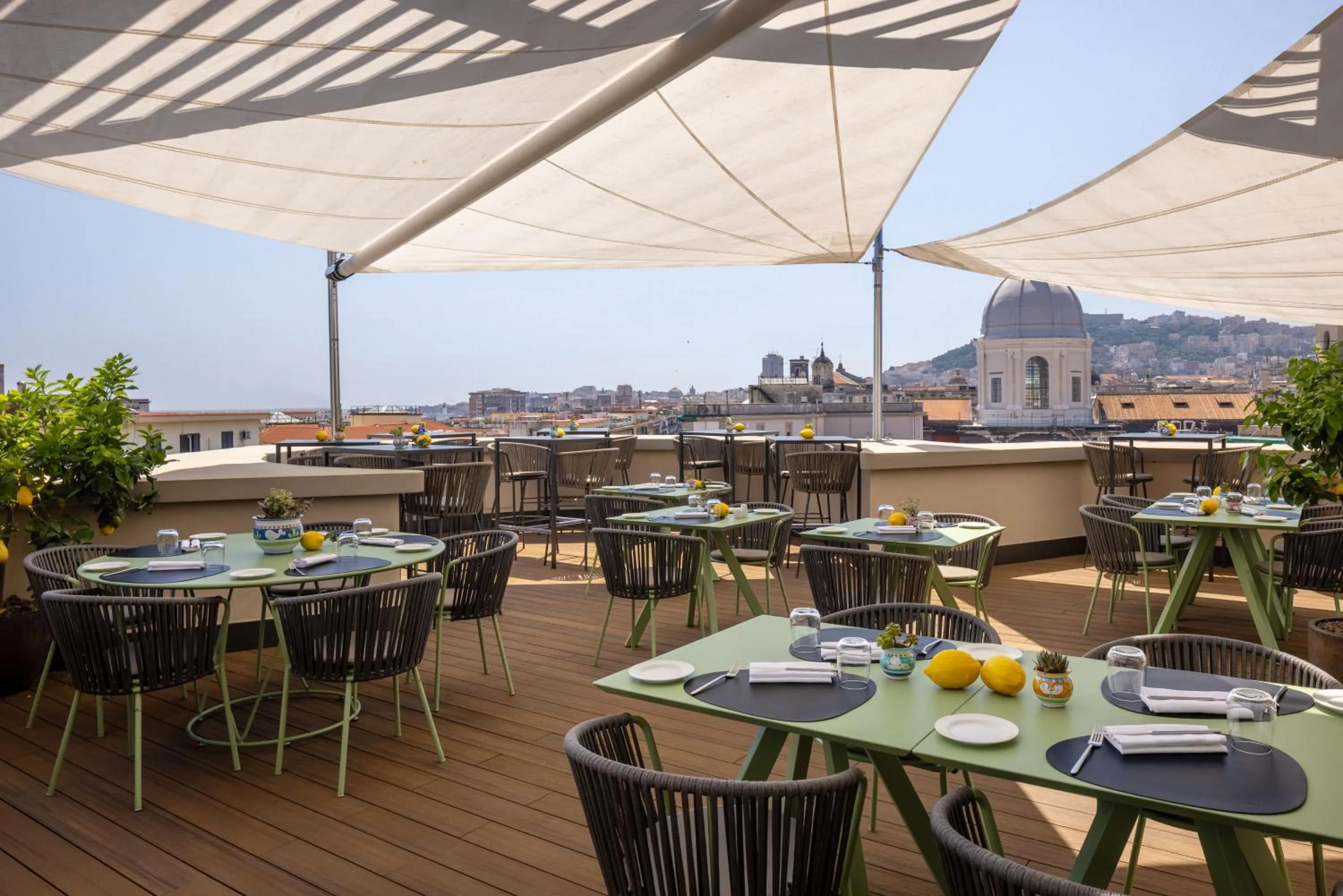Restaurant/places to eat in UNA Hotels Napoli