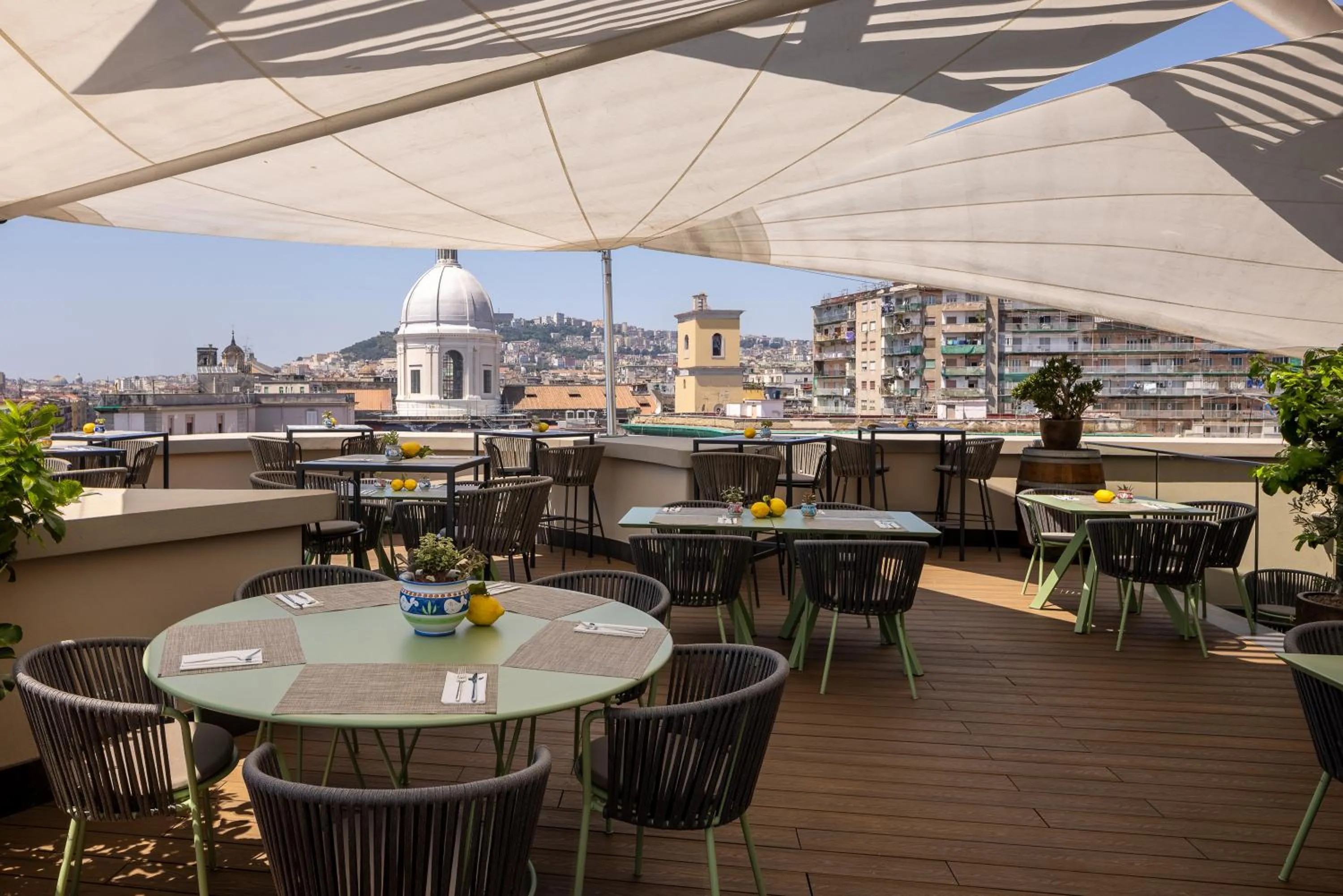 Restaurant/places to eat in UNA Hotels Napoli